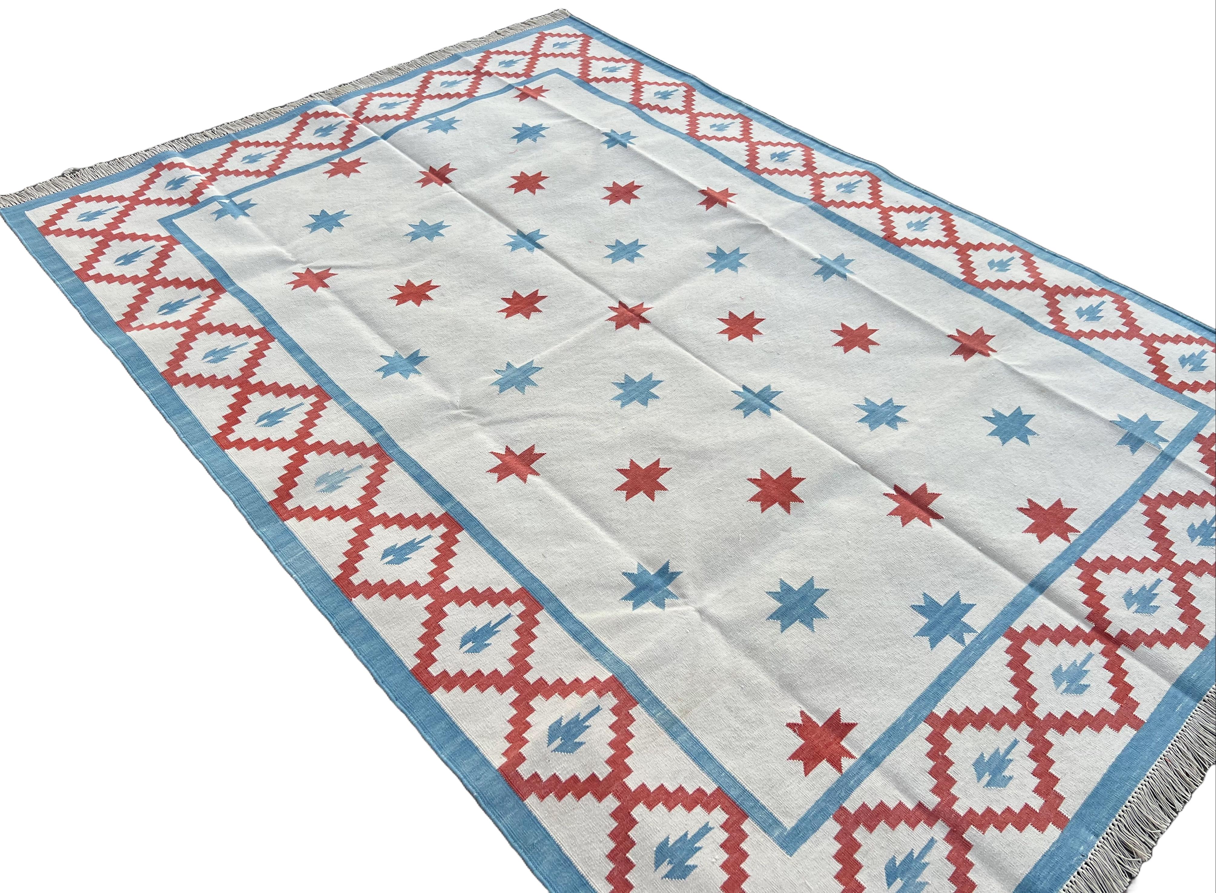 Handgefertigter Flachgewebe-Teppich aus Baumwolle, 5x7 Creme und blauer Stern Indischer Dhurrie-Teppich im Angebot 1