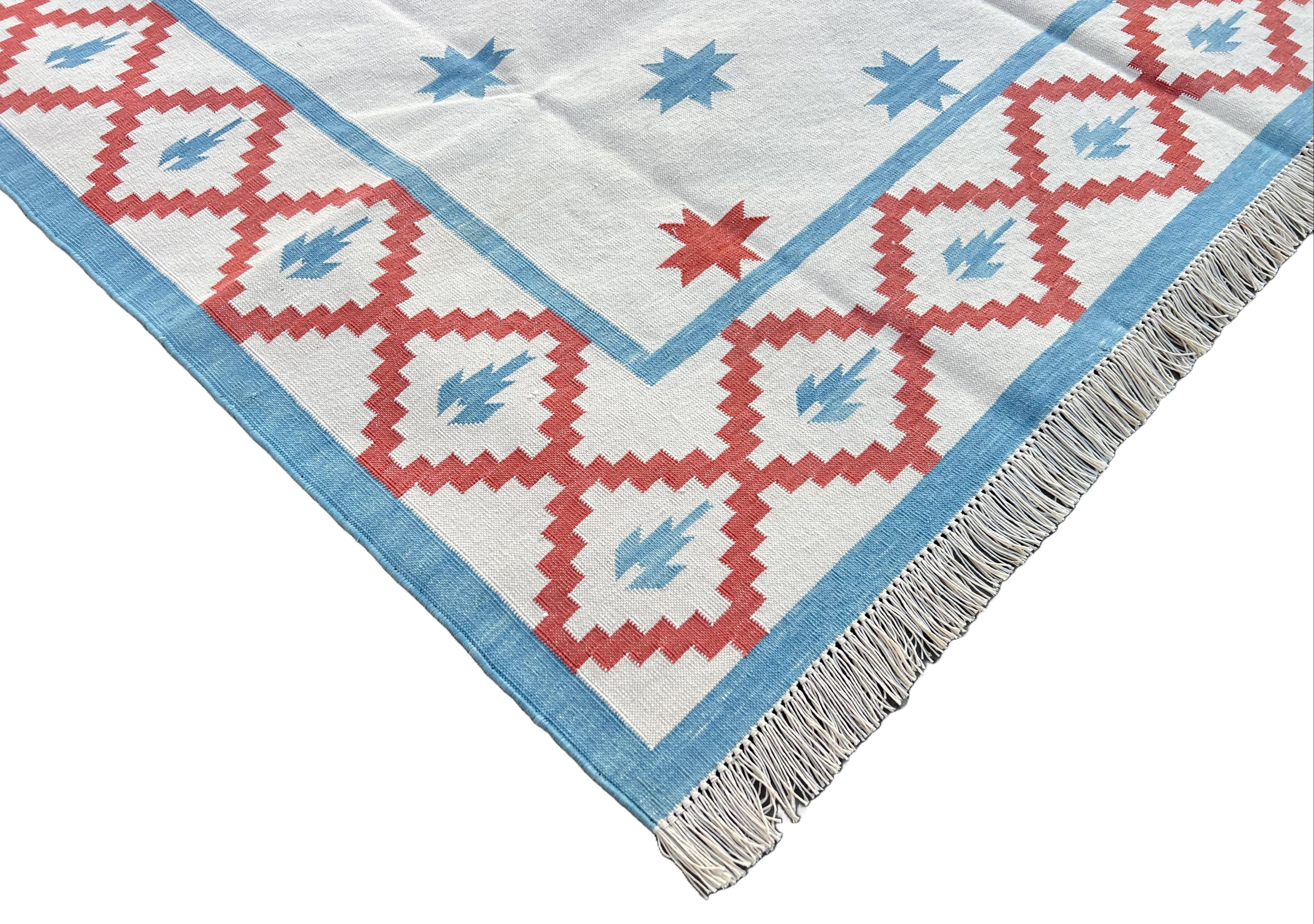 Handmade Cotton Area Flat Weave Rug, 5x7 Cream And Blue Star Indian Dhurrie Rug For Sale 3