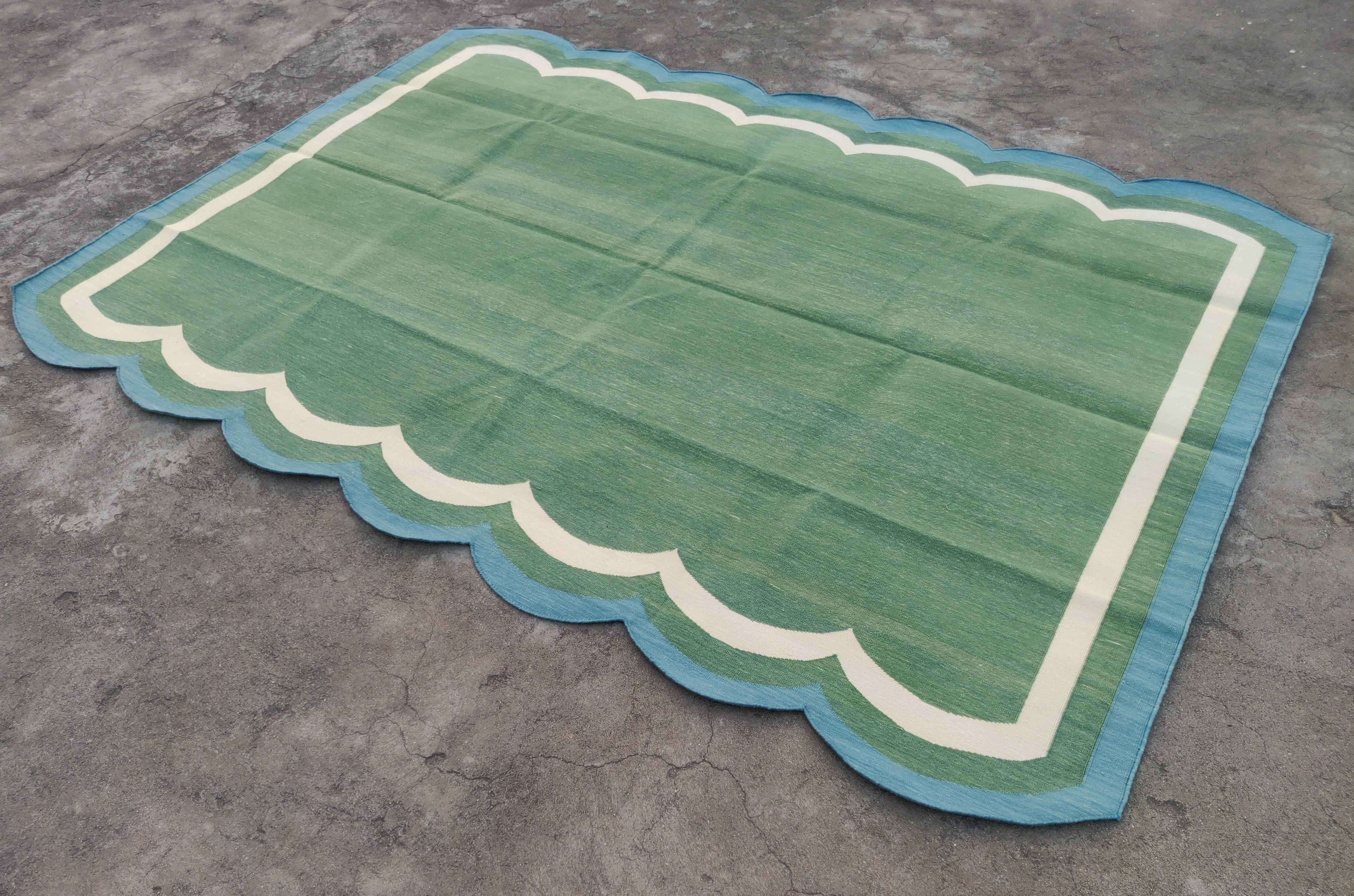 Handmade Cotton Area Flat Weave Rug, 5x7 Green And Blue Scallop Striped Dhurrie In New Condition For Sale In Jaipur, IN