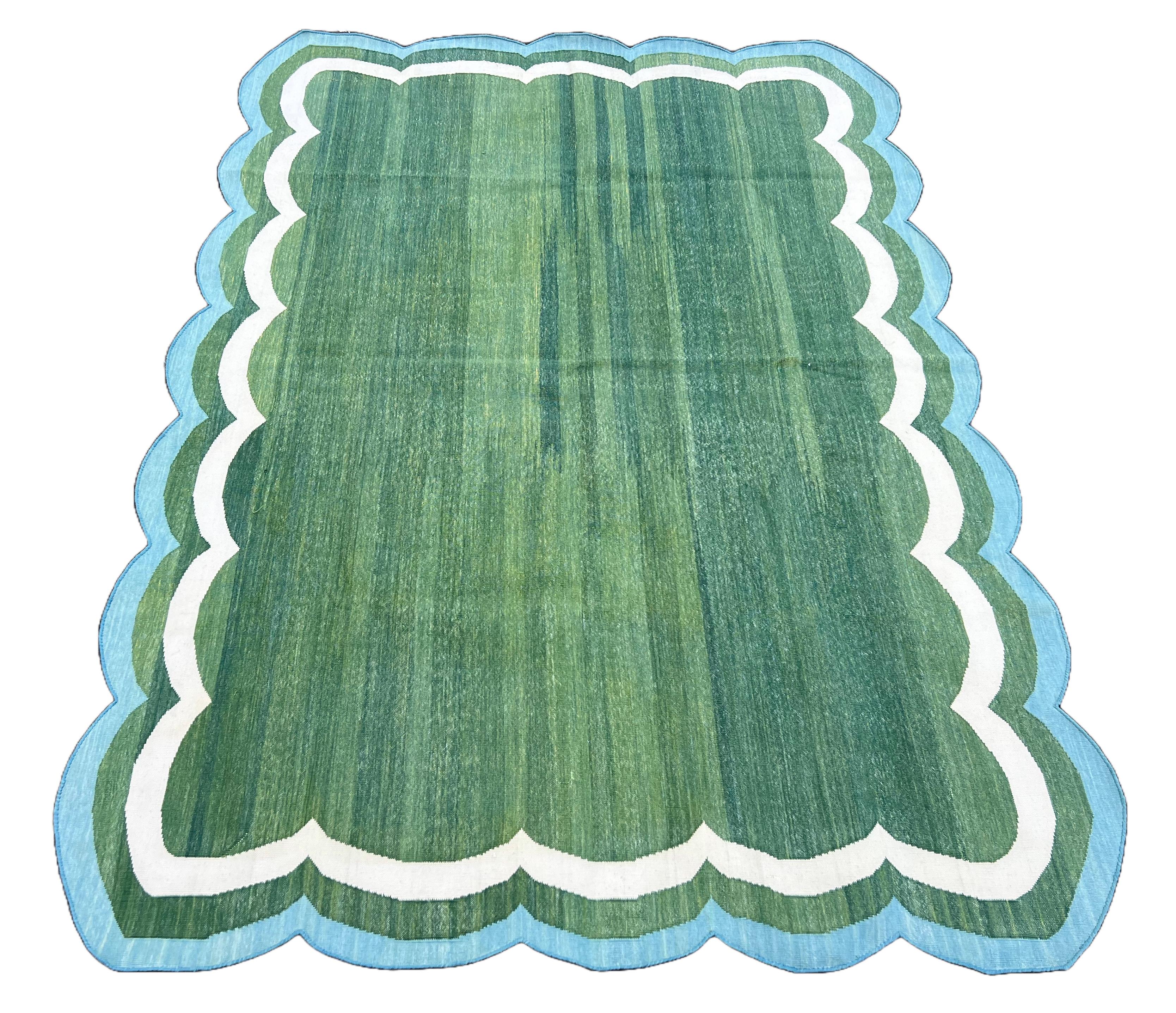 Handmade Cotton Area Flat Weave Rug, 5x7 Green And Blue Scalloped Indian Dhurrie In New Condition For Sale In Jaipur, IN