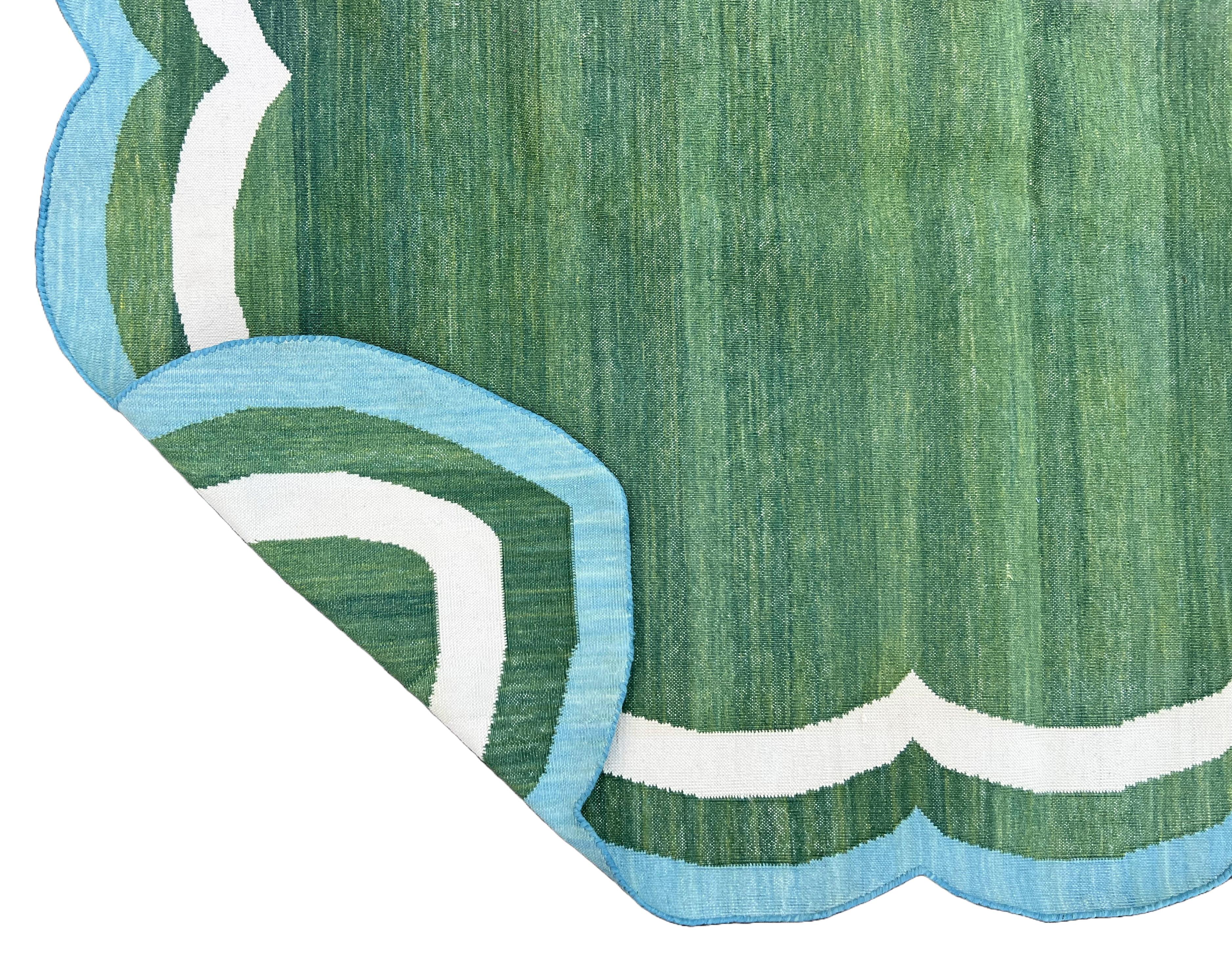 Handmade Cotton Area Flat Weave Rug, 5x7 Green And Blue Scalloped Indian Dhurrie For Sale 2