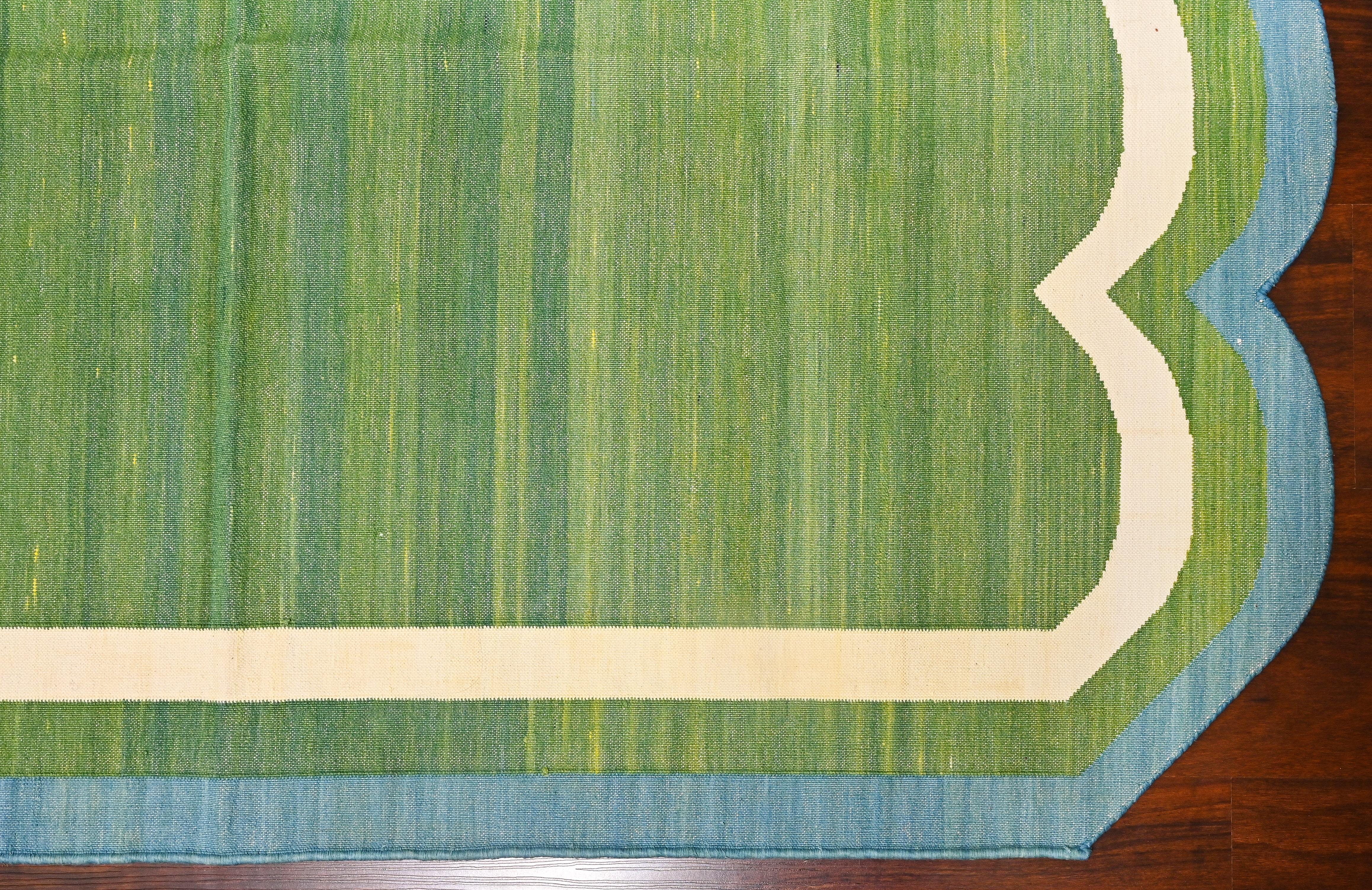 Handgefertigter flacher Baumwollteppich mit Flachgewebe, 5x7 Grüner und blauer Wellenschliff Kelim Dhurrie im Angebot 2