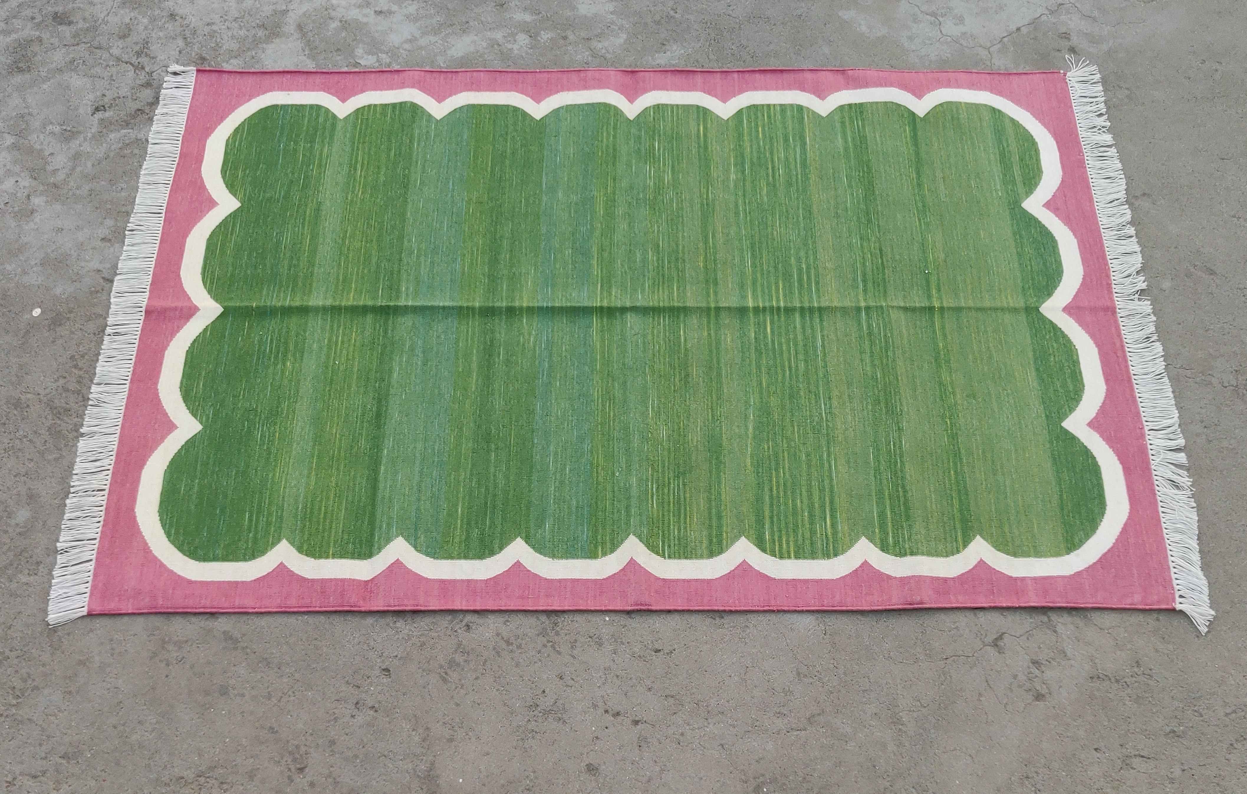 Handmade Cotton Area Flat Weave Rug, 5x7 Green And Pink Scallop Striped Dhurrie For Sale 3