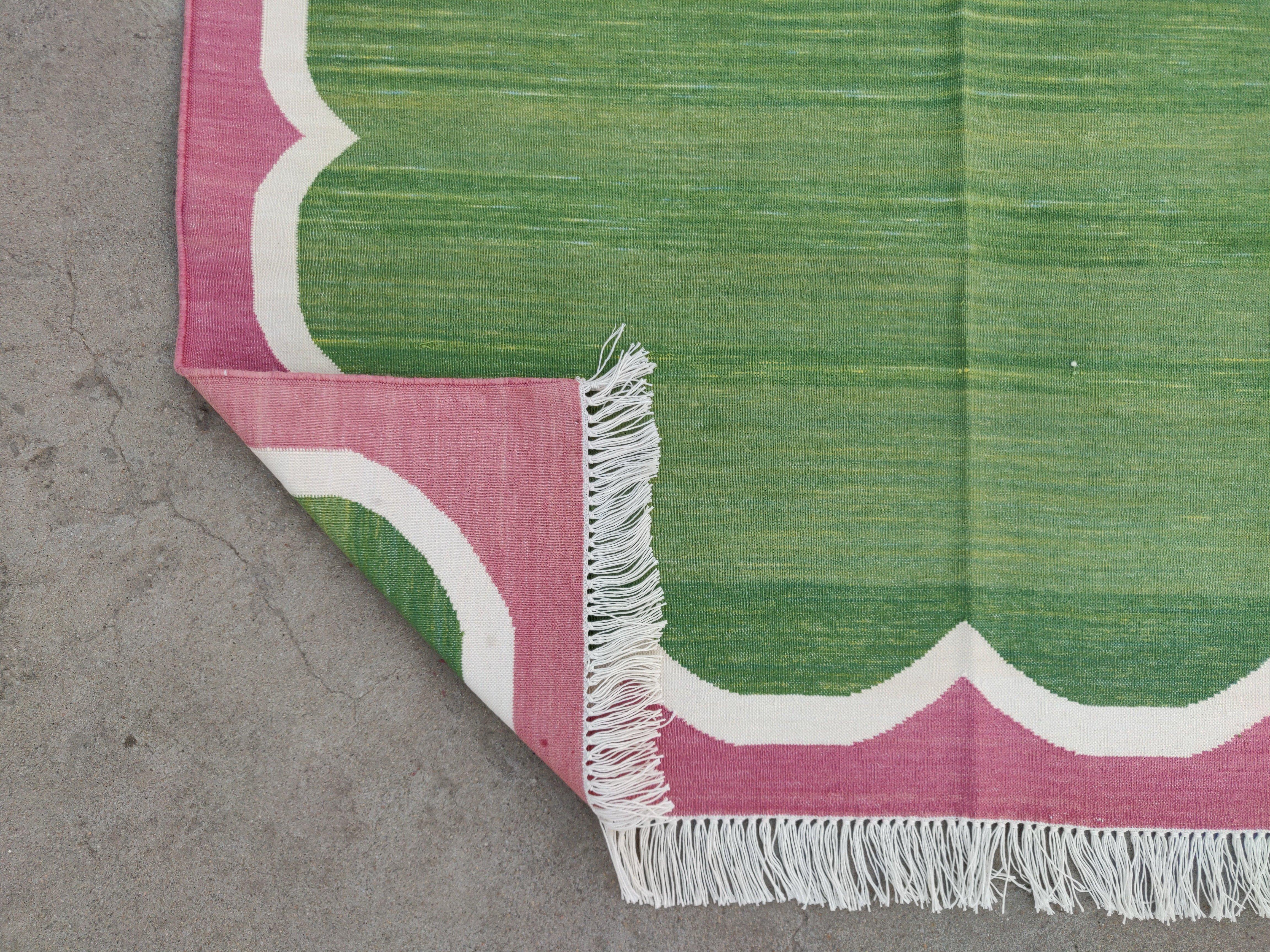 Handmade Cotton Area Flat Weave Rug, 5x7 Green And Pink Scallop Striped Dhurrie For Sale 2