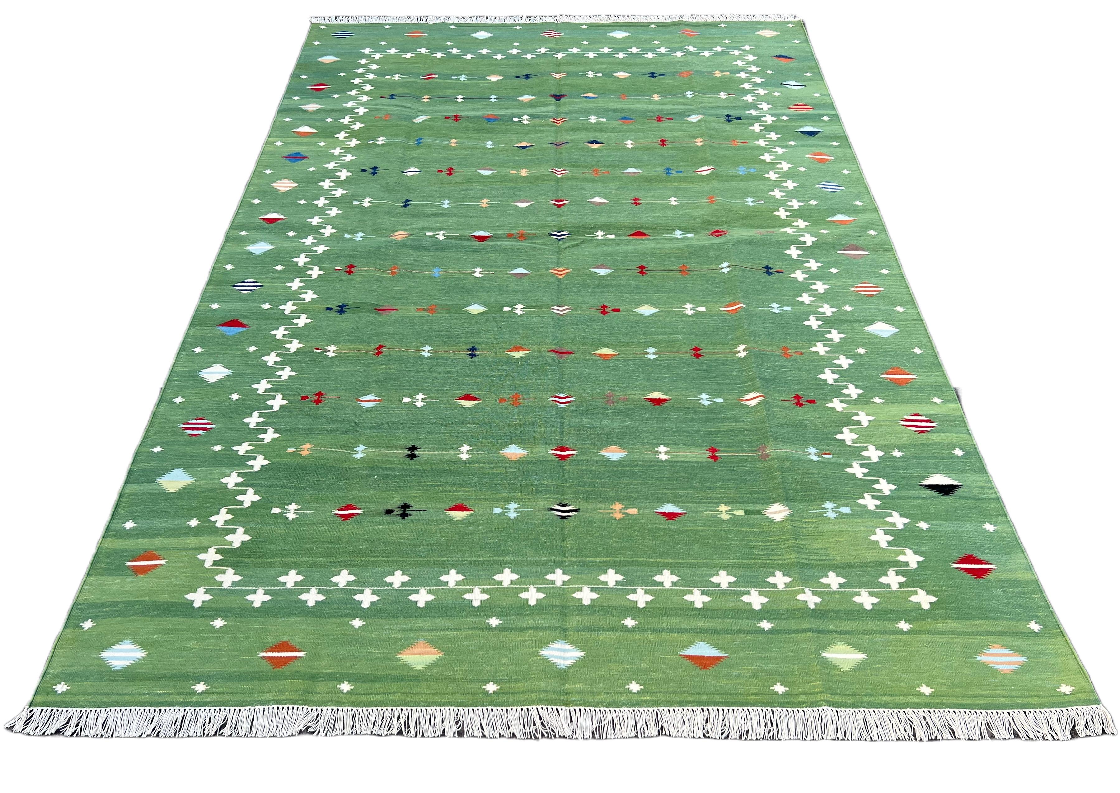 Hand-Woven Handmade Cotton Area Flat Weave Rug, 5x7 Green And White Shooting Star Dhurrie For Sale