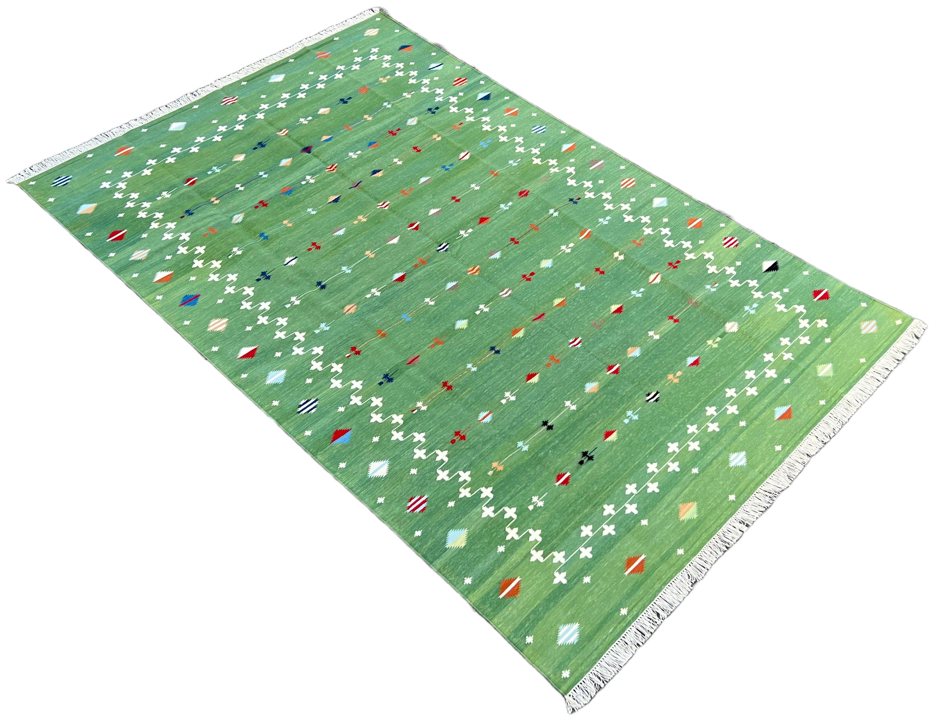 Handmade Cotton Area Flat Weave Rug, 5x7 Green And White Shooting Star Dhurrie In New Condition For Sale In Jaipur, IN