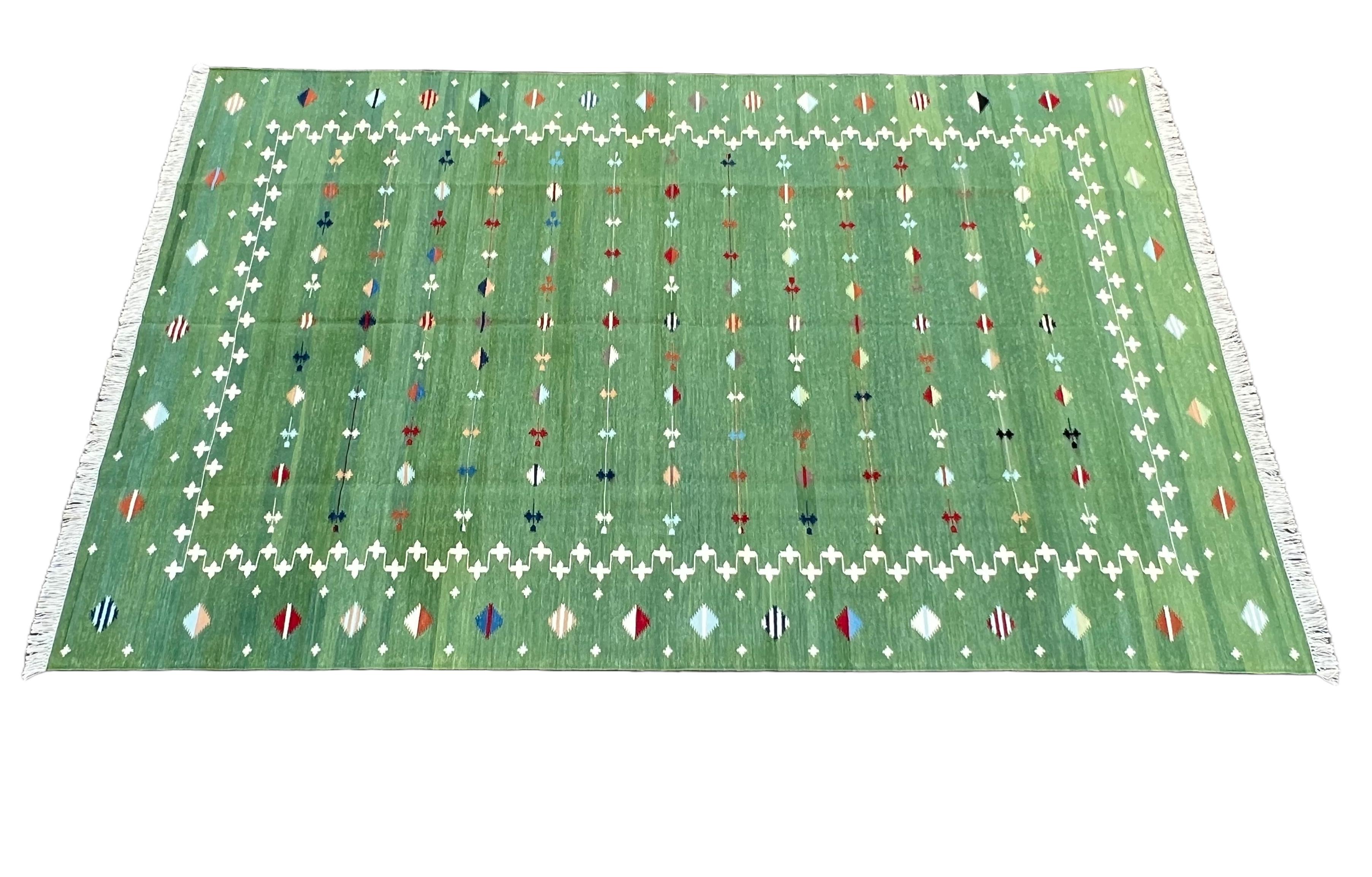 Contemporary Handmade Cotton Area Flat Weave Rug, 5x7 Green And White Shooting Star Dhurrie For Sale
