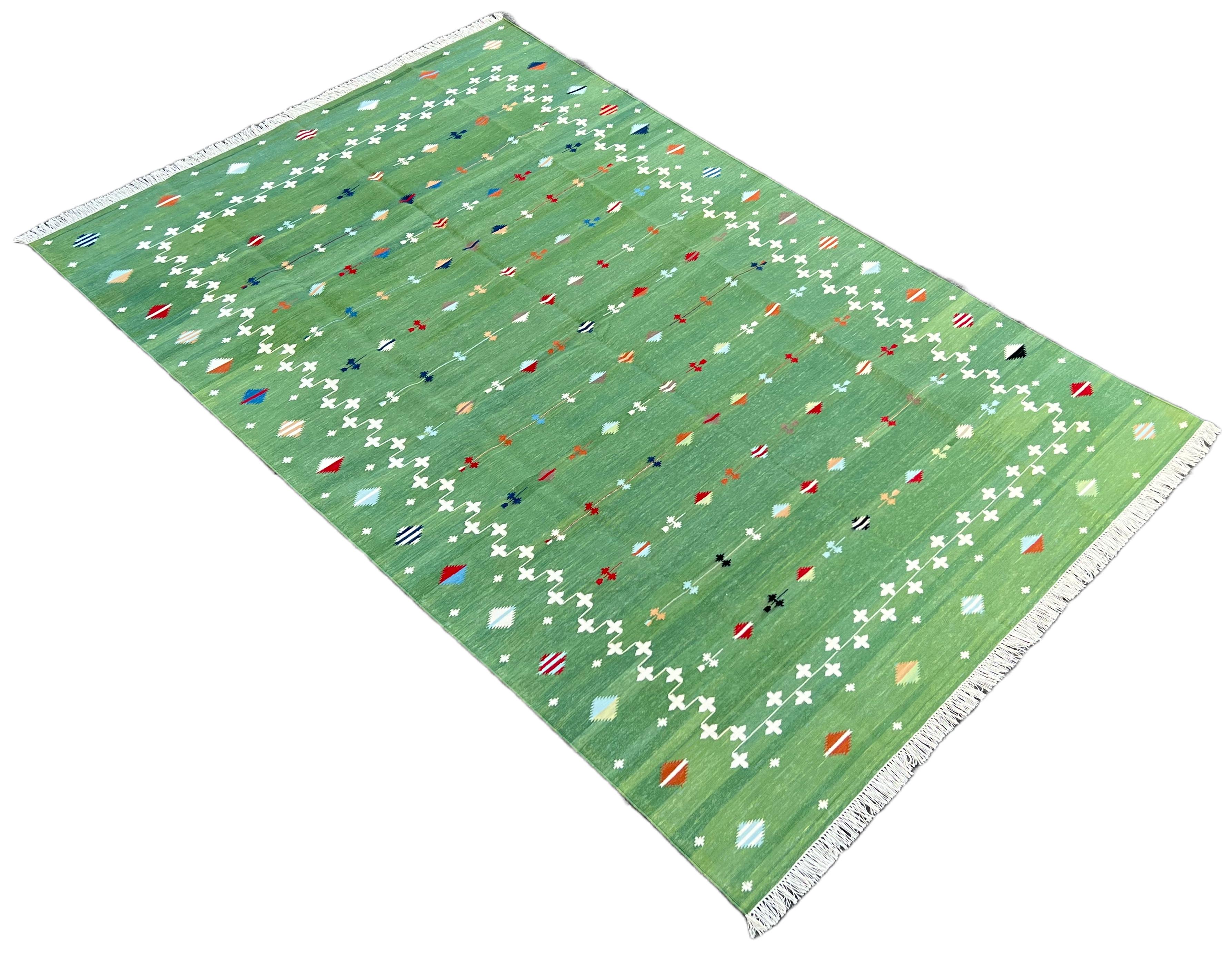Handmade Cotton Area Flat Weave Rug, 5x7 Green And White Shooting Star Dhurrie For Sale 1