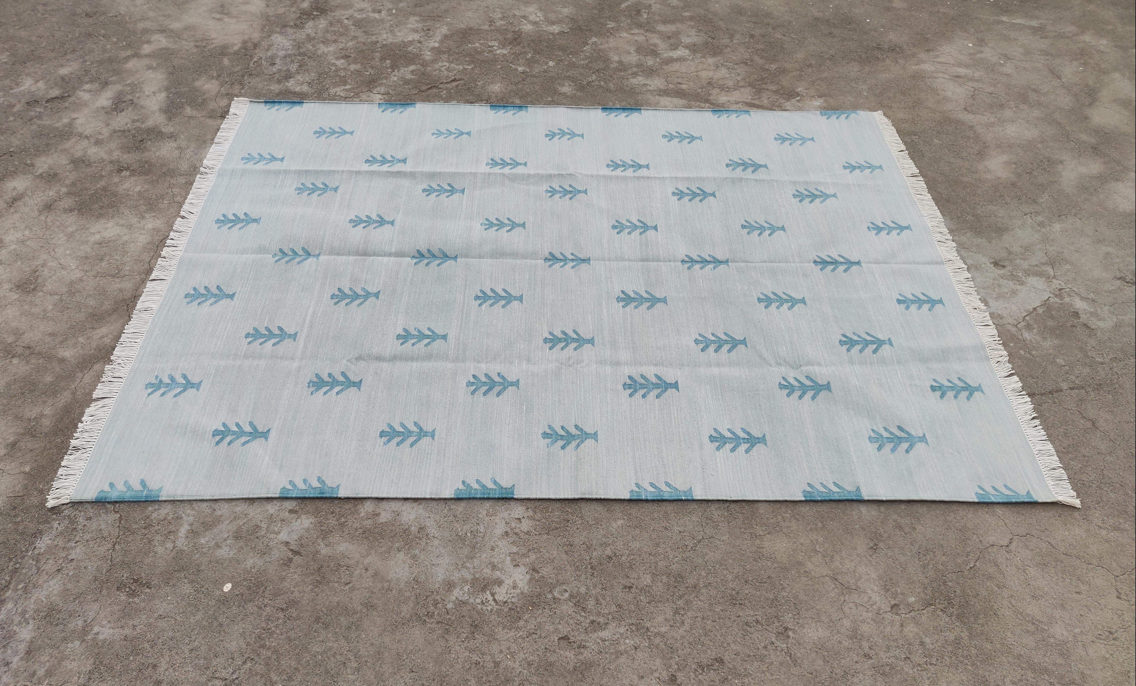 Handmade Cotton Area Flat Weave Rug, 5x7 Grey, Blue Tree Pattern Indian Dhurrie For Sale 4
