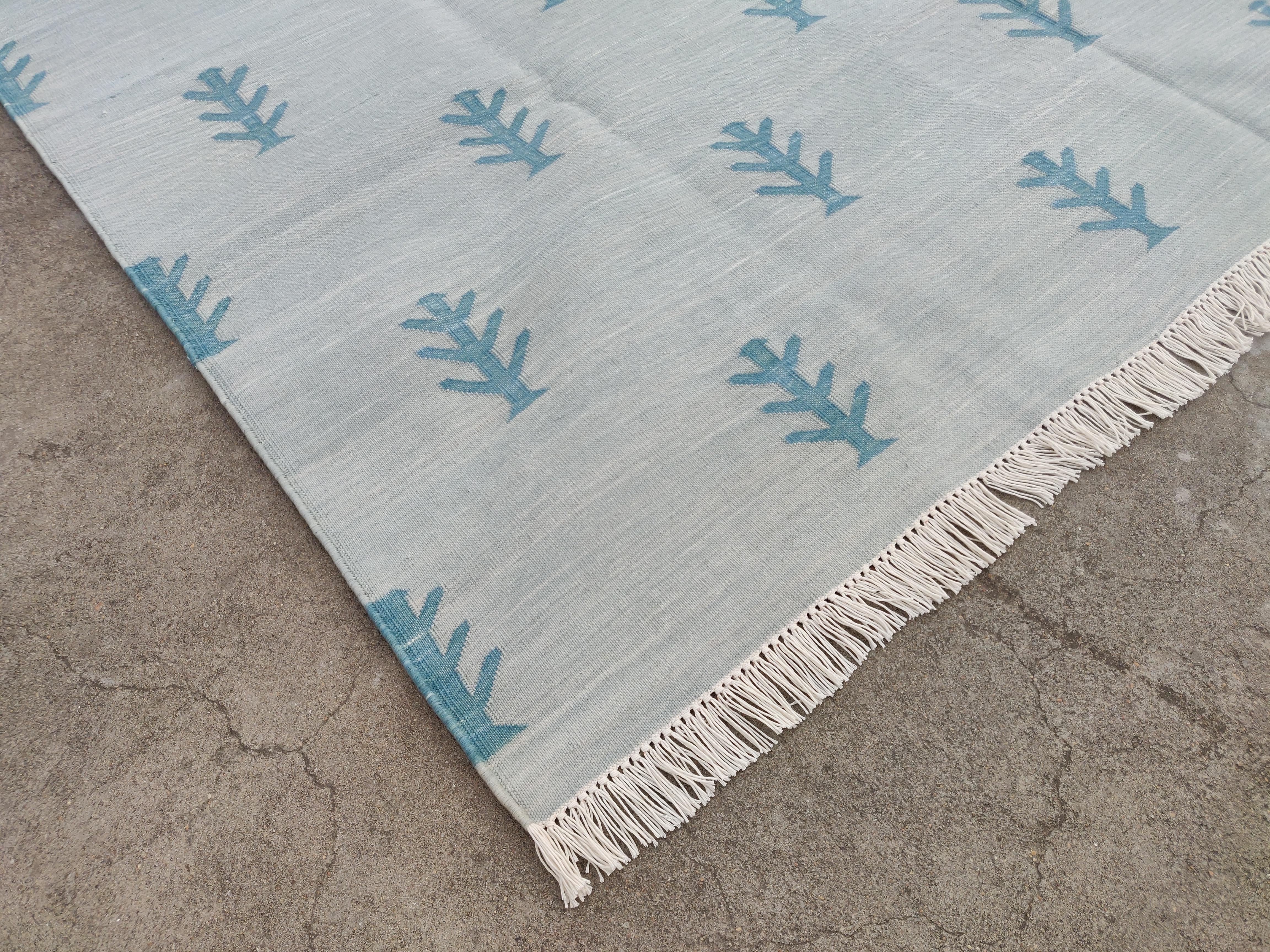 Hand-Woven Handmade Cotton Area Flat Weave Rug, 5x7 Grey, Blue Tree Pattern Indian Dhurrie For Sale