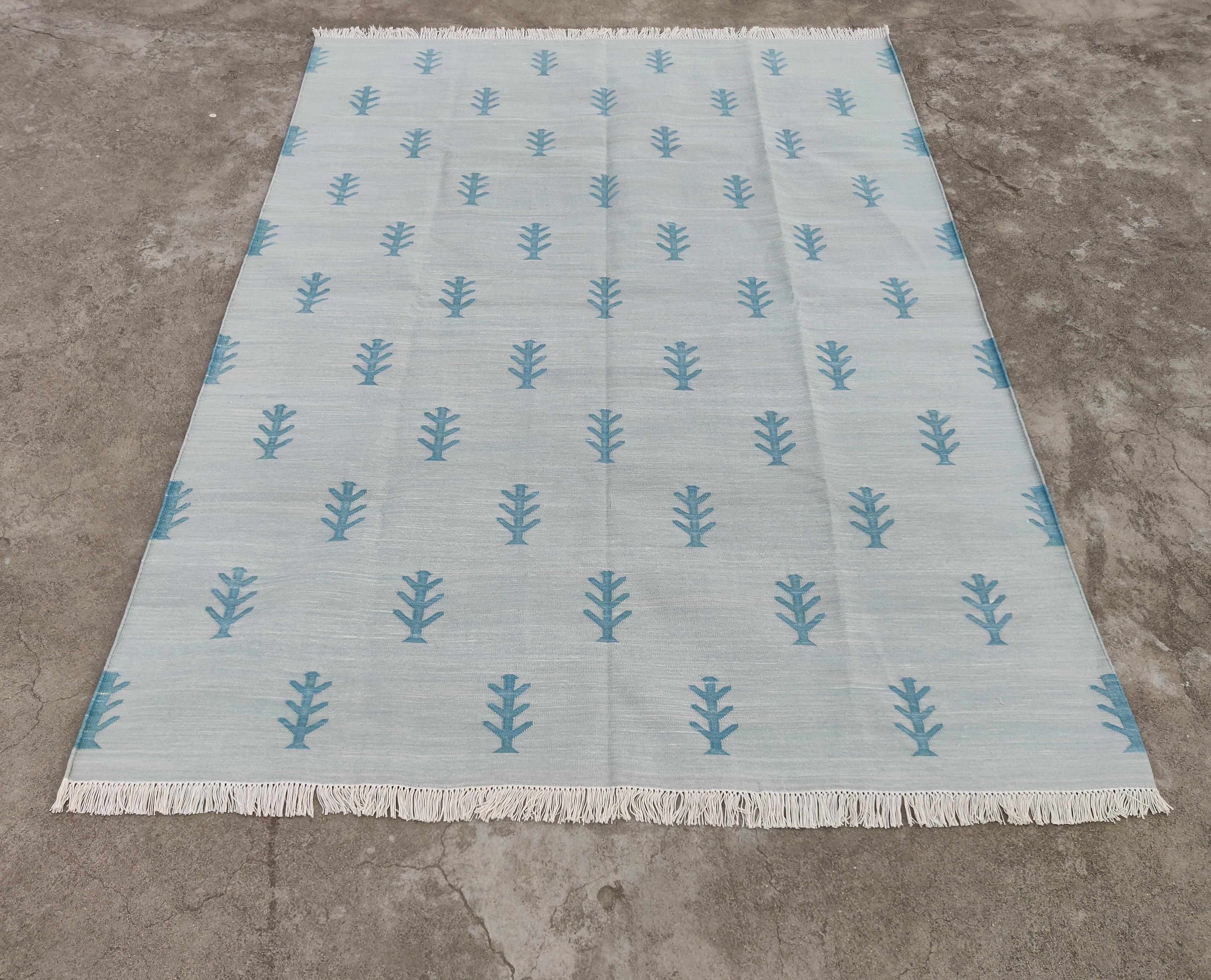 Handmade Cotton Area Flat Weave Rug, 5x7 Grey, Blue Tree Pattern Indian Dhurrie For Sale 1