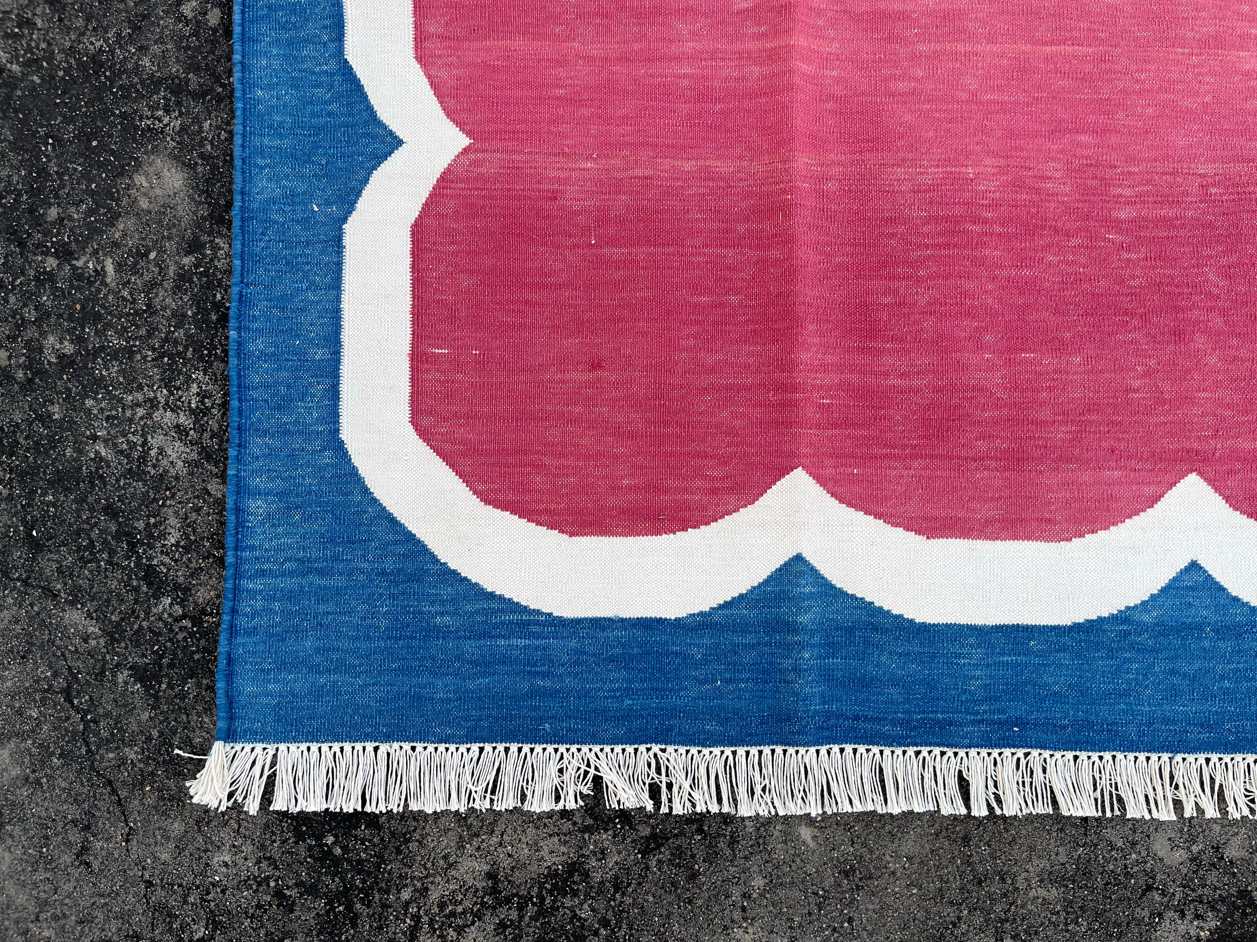 Handmade Cotton Area Flat Weave Rug, 5x7 Pink And Blue Scalloped Indian Dhurrie For Sale 5