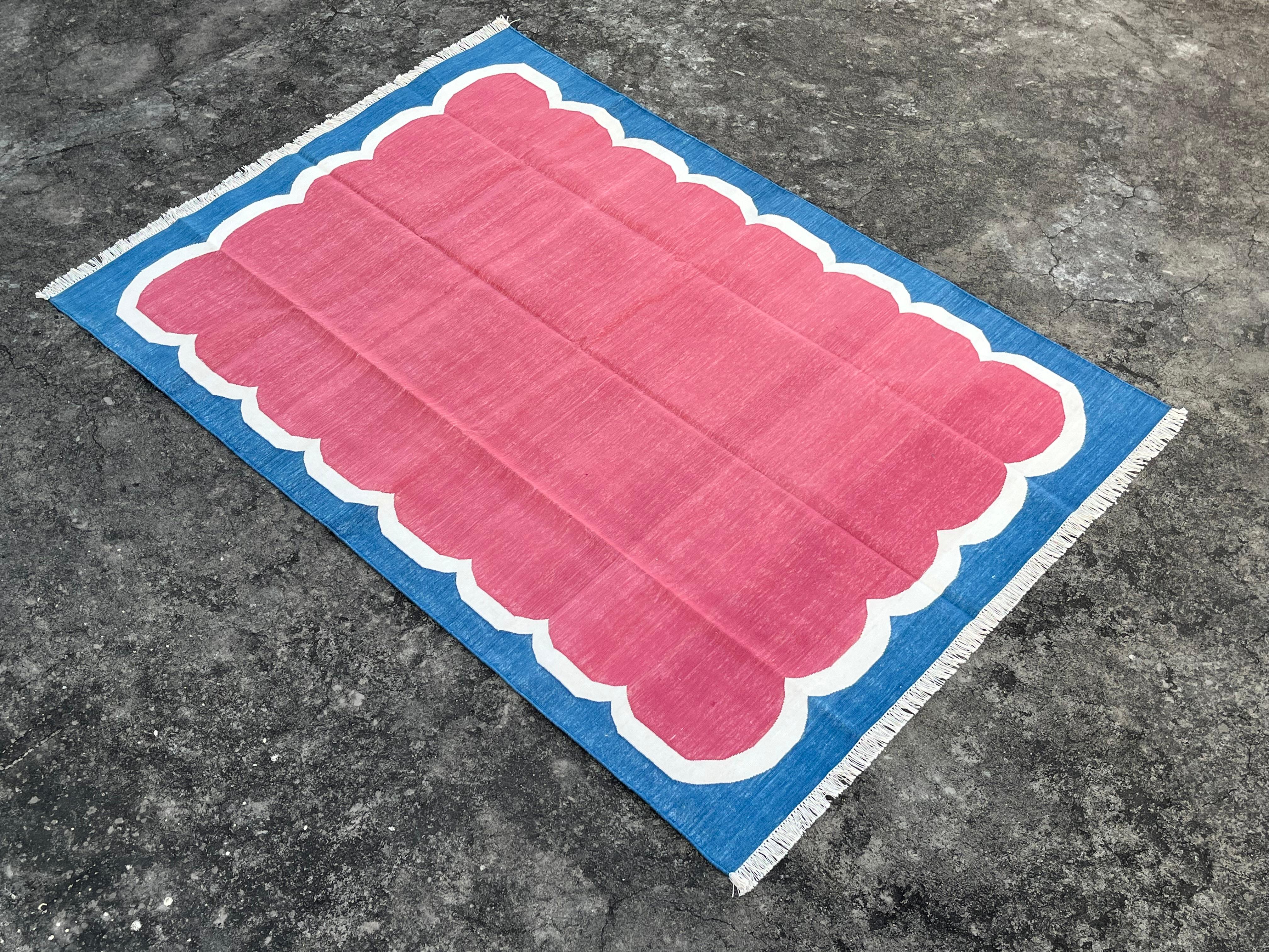 Handmade Cotton Area Flat Weave Rug, 5x7 Pink And Blue Scalloped Indian Dhurrie For Sale 7