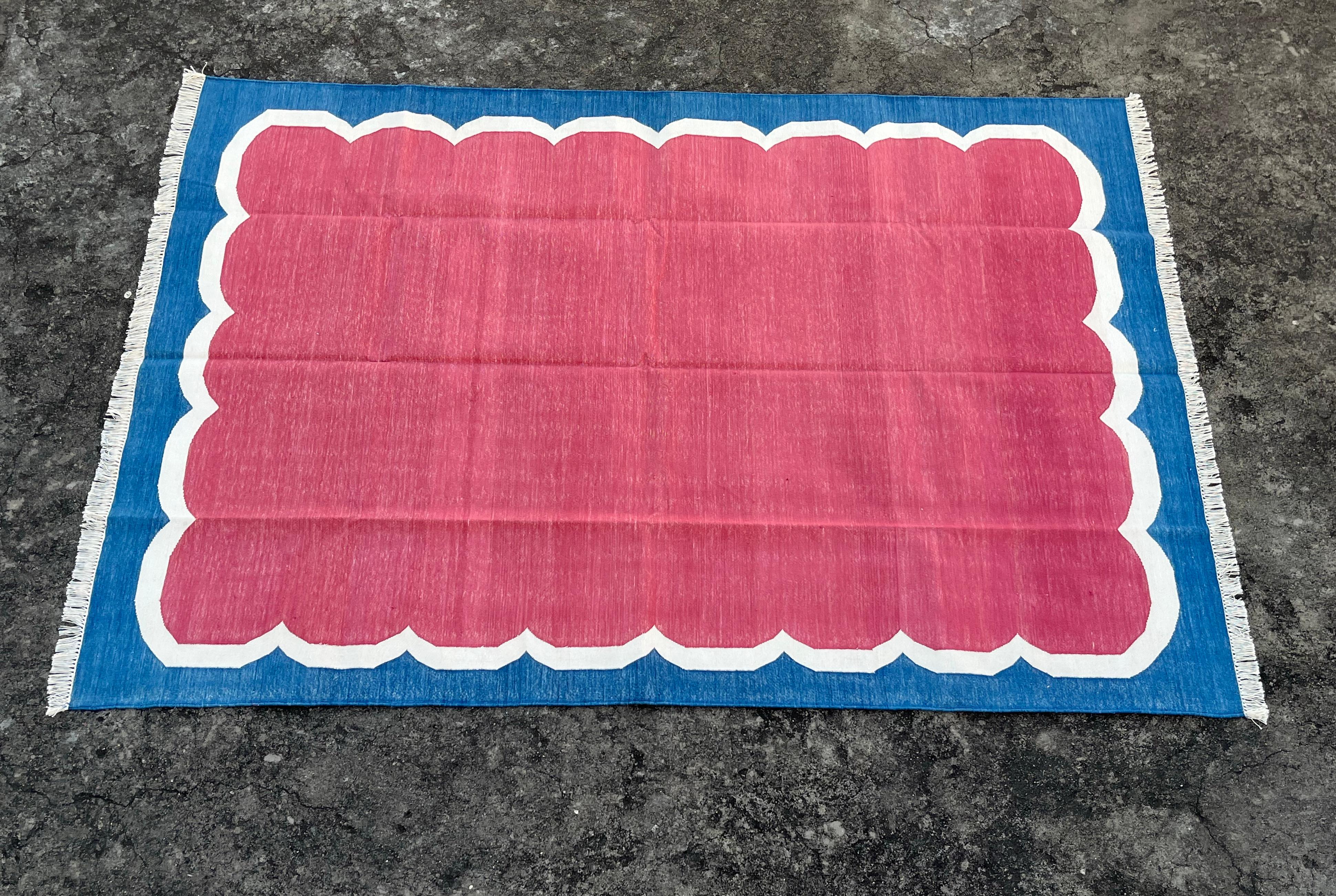 Handmade Cotton Area Flat Weave Rug, 5x7 Pink And Blue Scalloped Indian Dhurrie For Sale 8