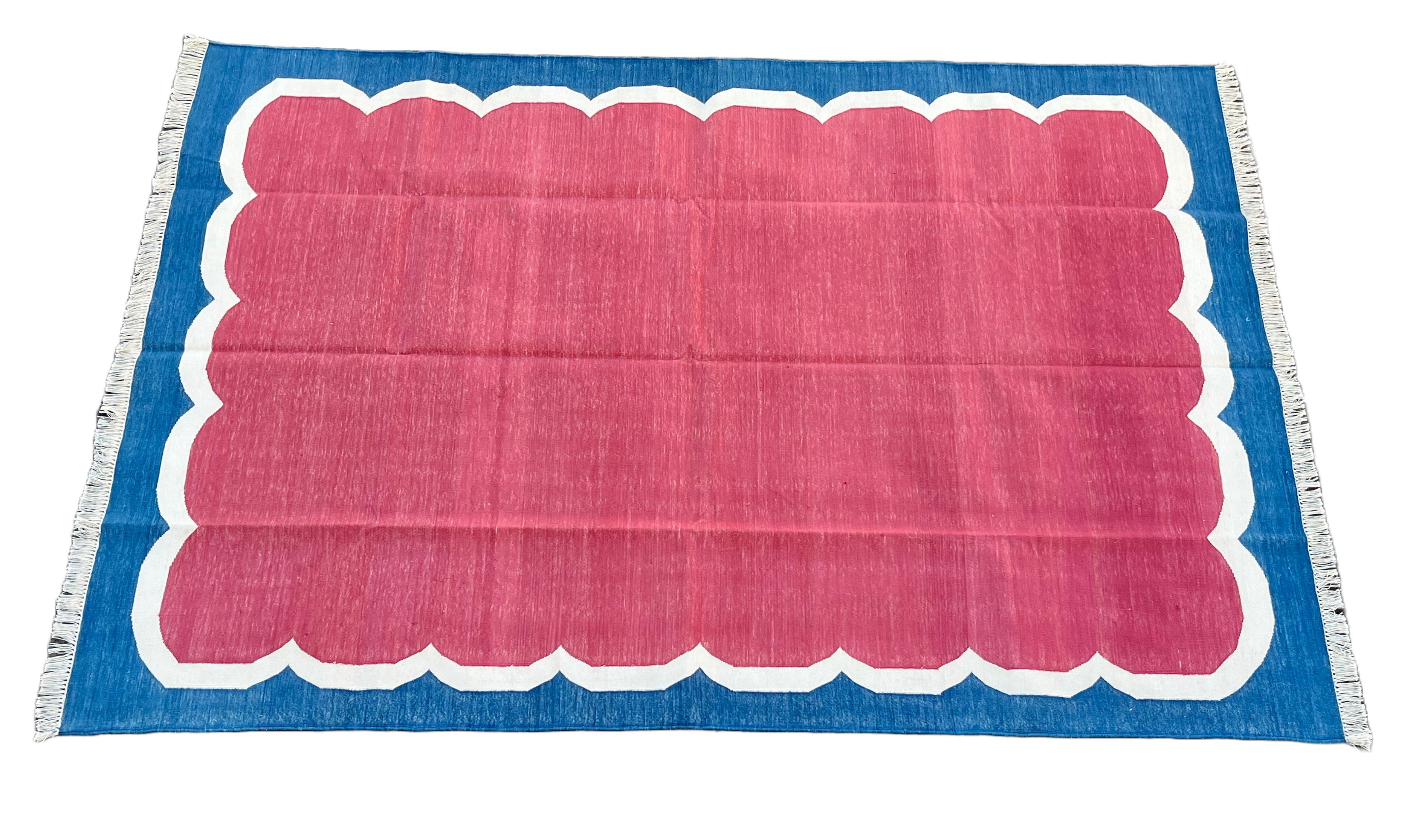Mid-Century Modern Handmade Cotton Area Flat Weave Rug, 5x7 Pink And Blue Scalloped Indian Dhurrie For Sale
