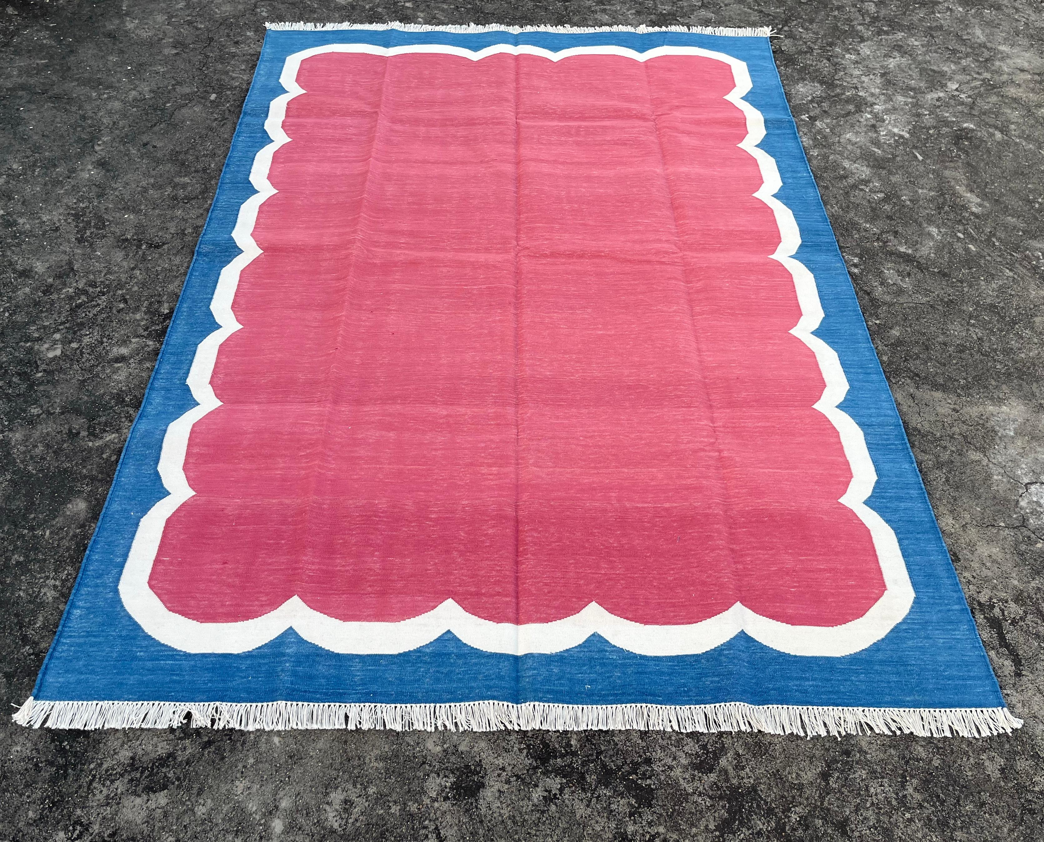 Handmade Cotton Area Flat Weave Rug, 5x7 Pink And Blue Scalloped Indian Dhurrie For Sale 3