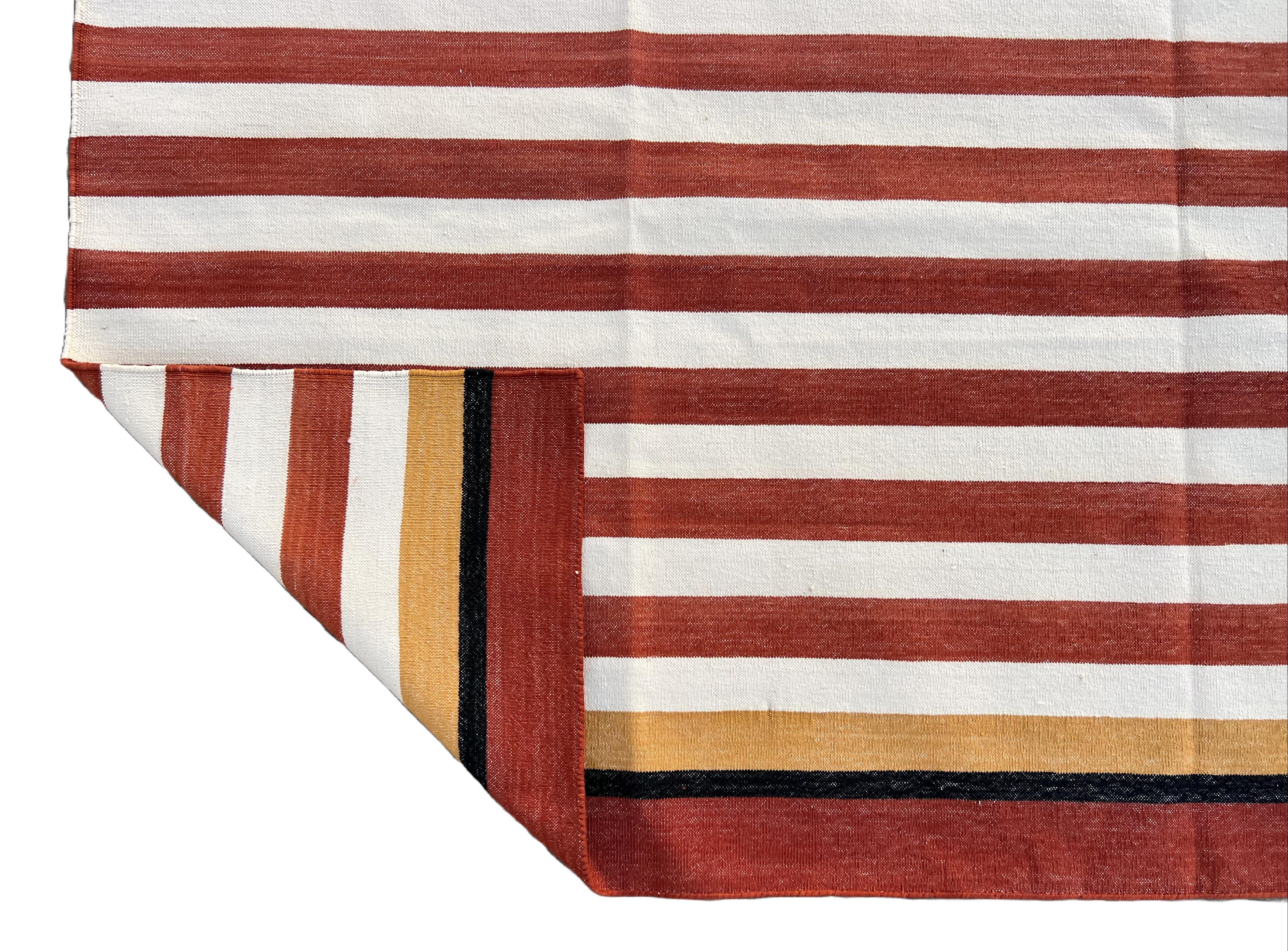 Contemporary Handmade Cotton Area Flat Weave Rug, 5x7 Red And White Stripe Indian Dhurrie Rug For Sale