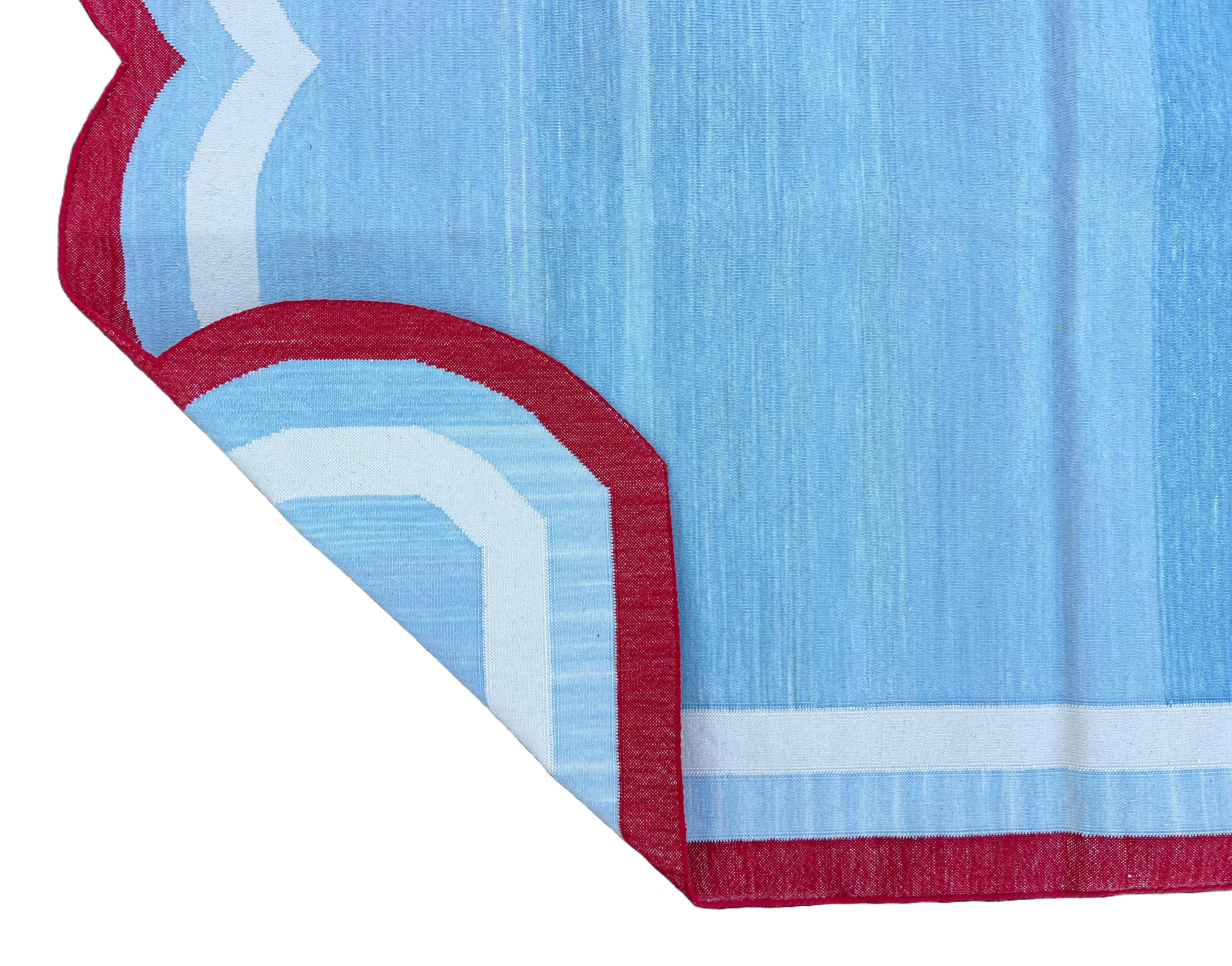 Handmade Cotton Area Flat Weave Rug, 5x7 Sky Blue, Red Scalloped Indian Dhurrie im Angebot 2