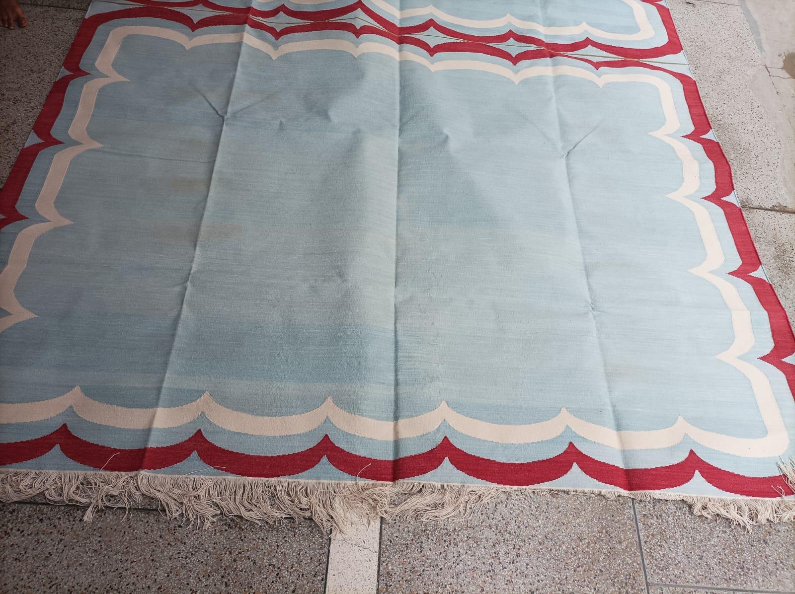 Handgefertigter Flachgewebe-Teppich aus Baumwolle, 5x7 Himmelblau, Rot mit Wellenschliff Indischer Dhurrie im Angebot 6