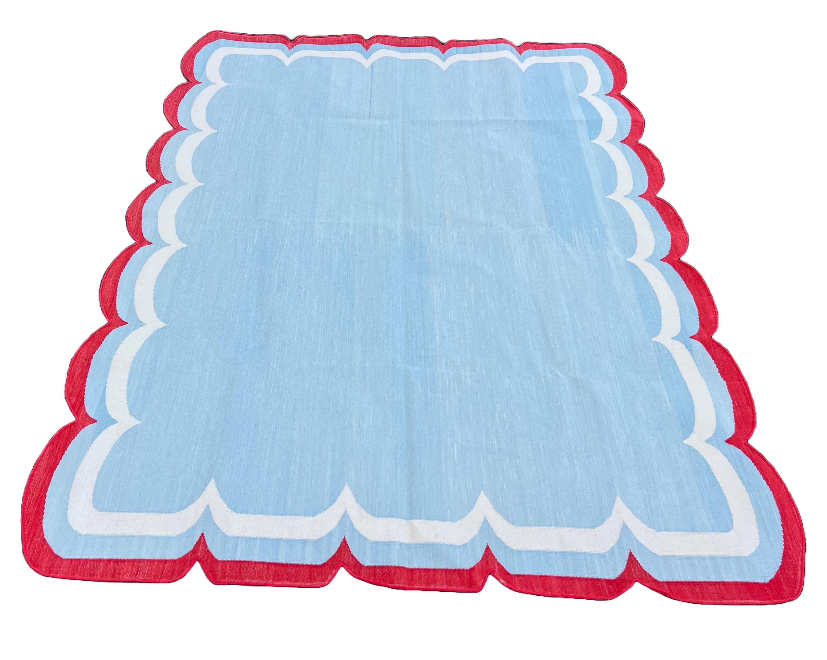 Handgefertigter Flachgewebe-Teppich aus Baumwolle, 5x7 Himmelblau, Rot mit Wellenschliff Indischer Dhurrie (21. Jahrhundert und zeitgenössisch) im Angebot