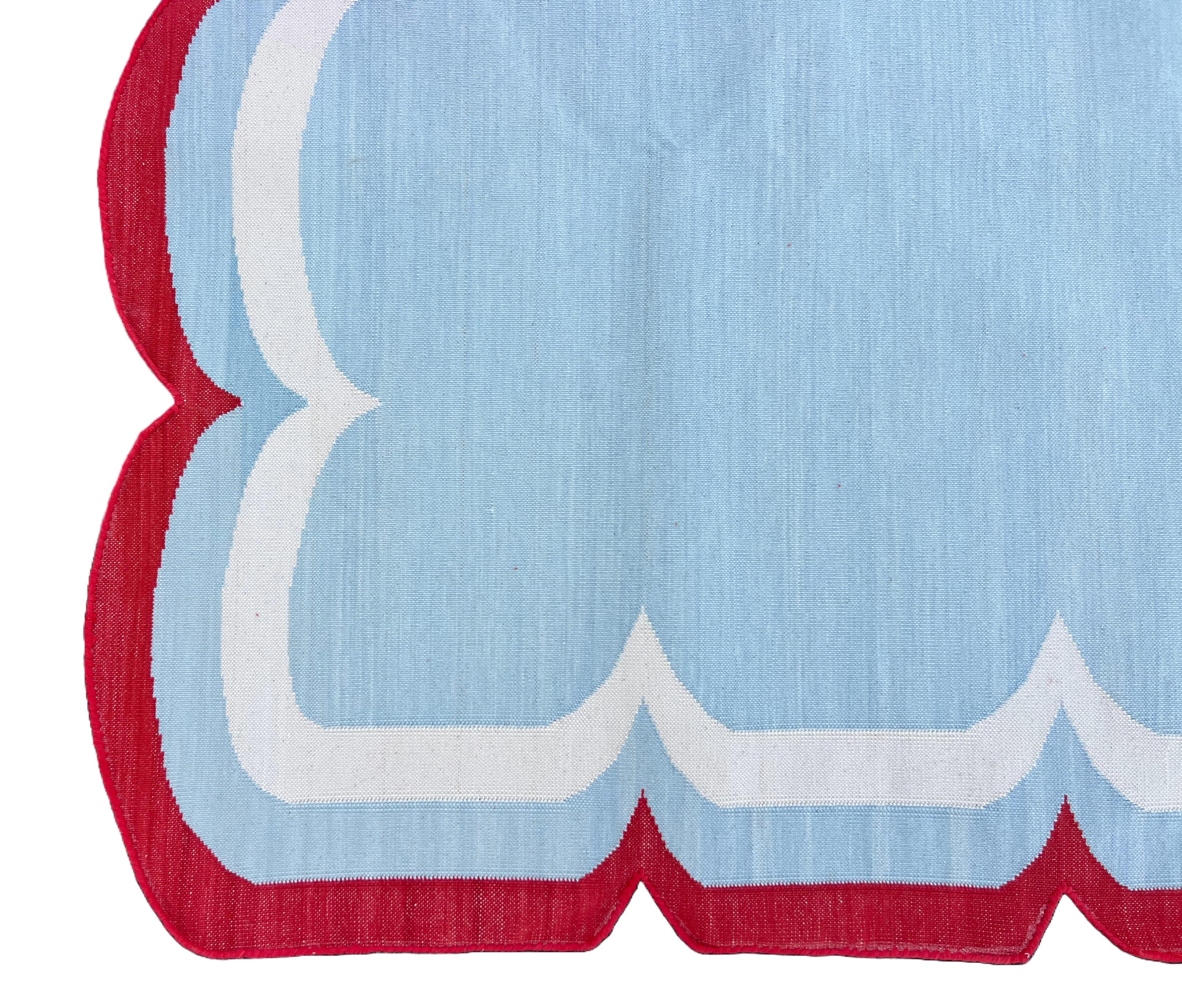 Handgefertigter Flachgewebe-Teppich aus Baumwolle, 5x7 Himmelblau, Rot mit Wellenschliff Indischer Dhurrie im Angebot 2