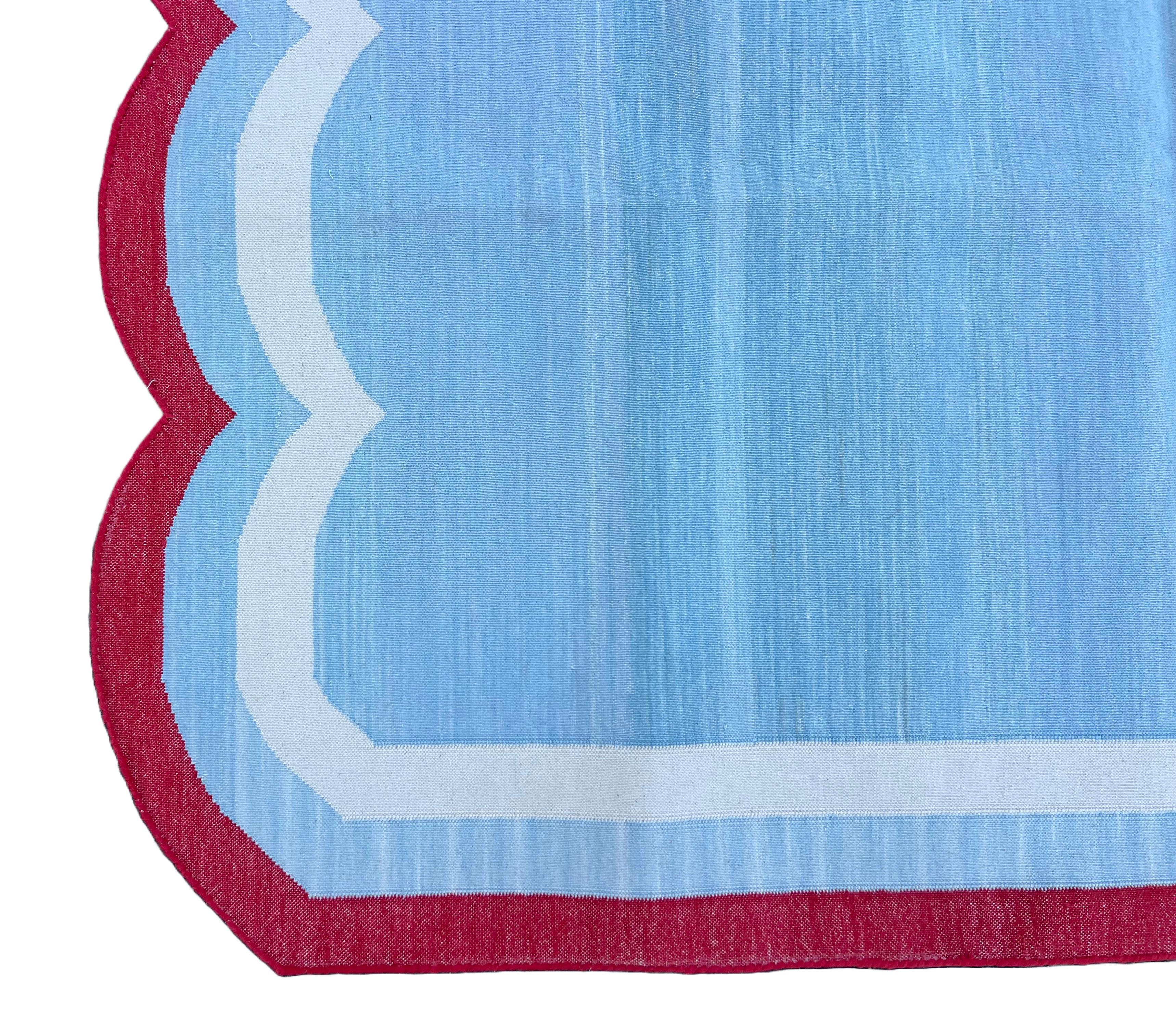 Handmade Cotton Area Flat Weave Rug, 5x7 Sky Blue, Red Scalloped Indian Dhurrie im Angebot 1