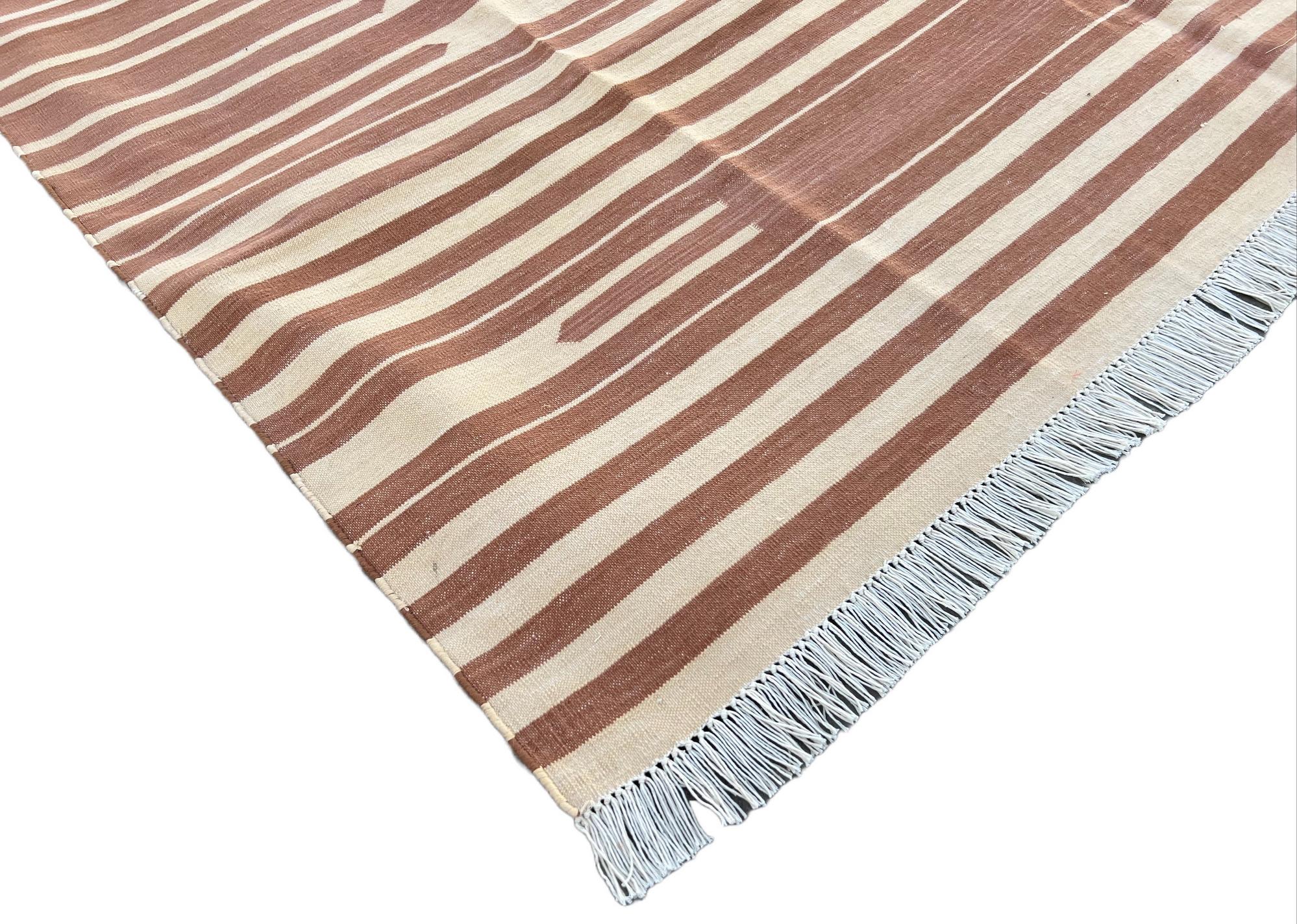 Mid-Century Modern Handmade Cotton Area Flat Weave Rug, 5x7 Tan And Cream Striped Indian Dhurrie For Sale