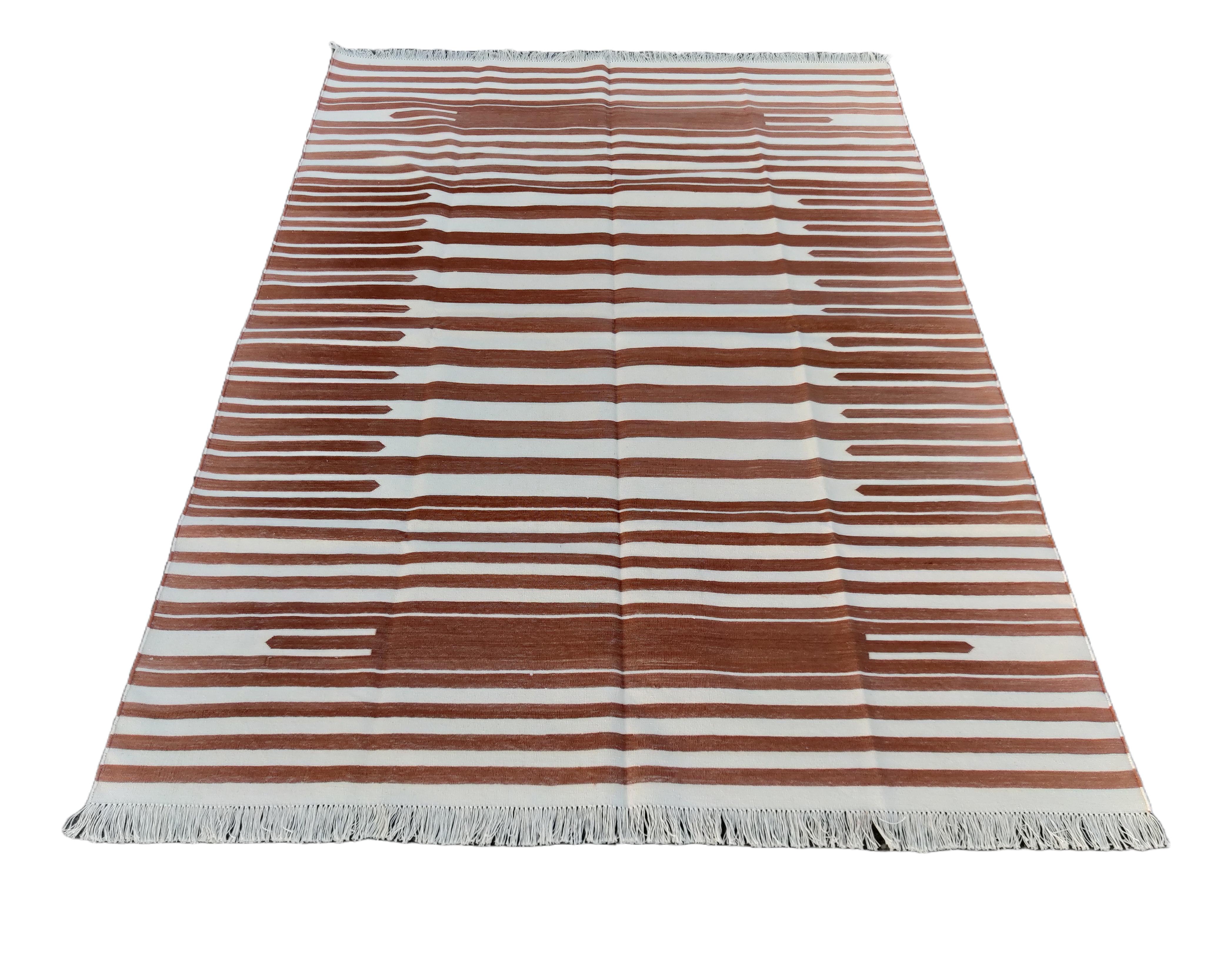 Handmade Cotton Area Flat Weave Rug, 5x7 Tan And White Striped Indian Dhurrie In New Condition For Sale In Jaipur, IN