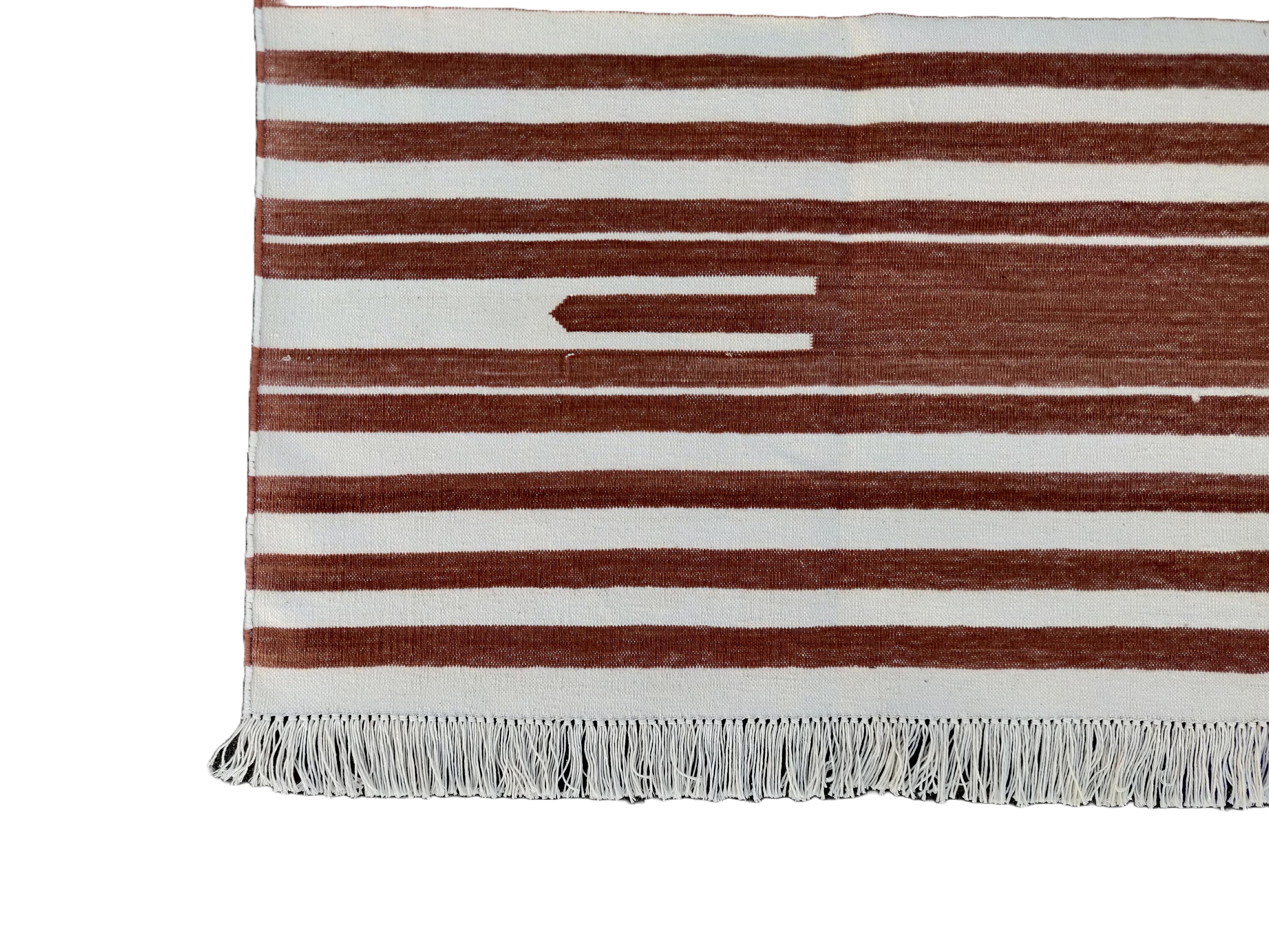 Contemporary Handmade Cotton Area Flat Weave Rug, 5x7 Tan And White Striped Indian Dhurrie For Sale