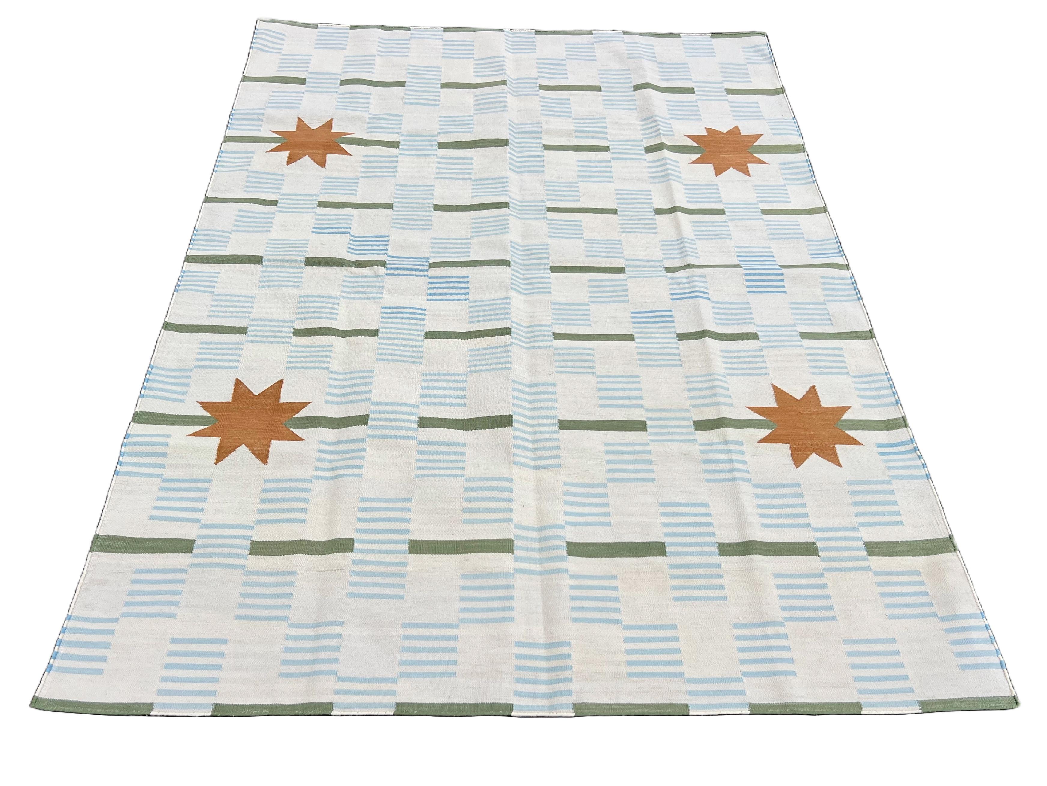 Contemporary Handmade Cotton Area Flat Weave Rug, 5x7 White And Tan Star Dash Indian Dhurrie For Sale