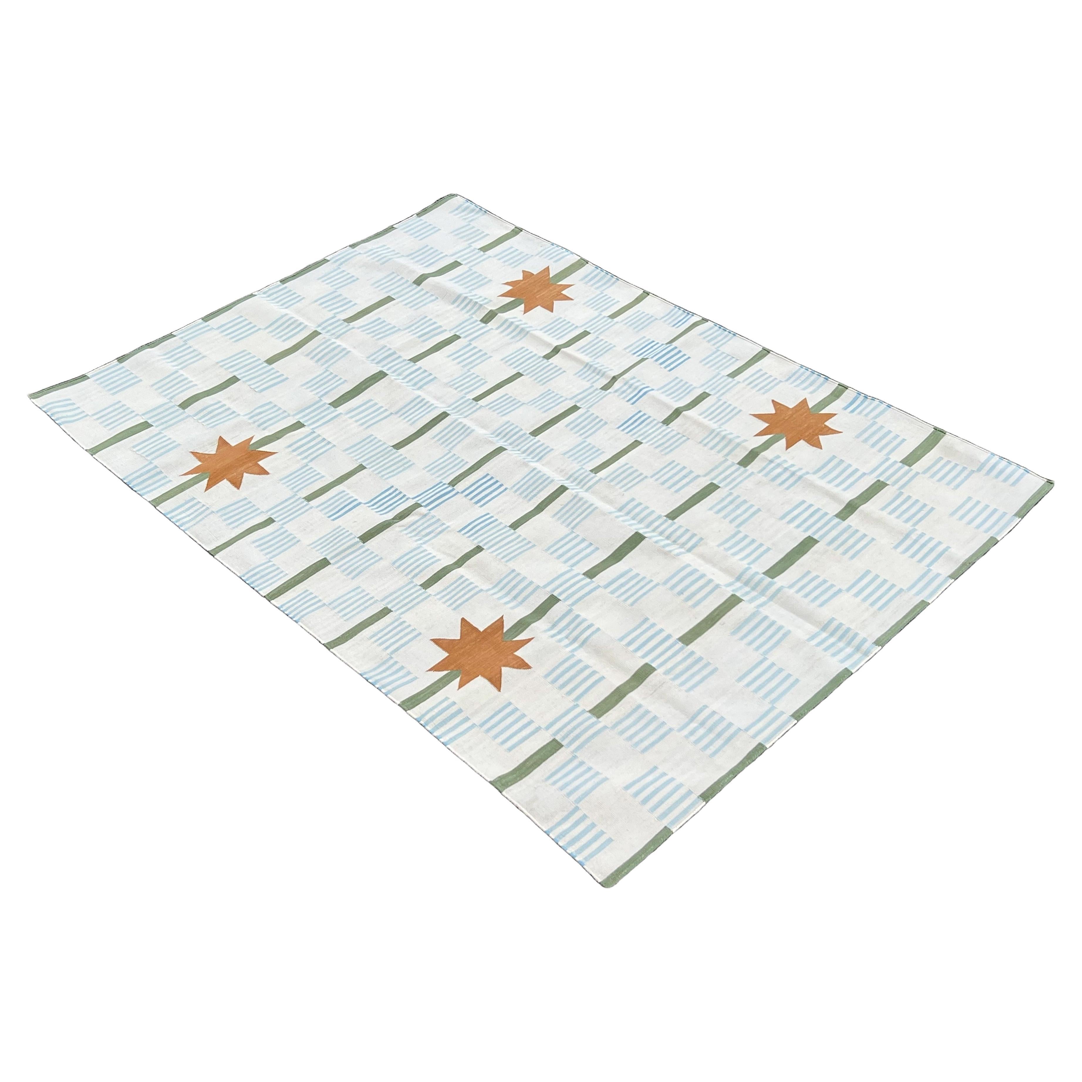 Handmade Cotton Area Flat Weave Rug, 5x7 White And Tan Star Dash Indian Dhurrie For Sale