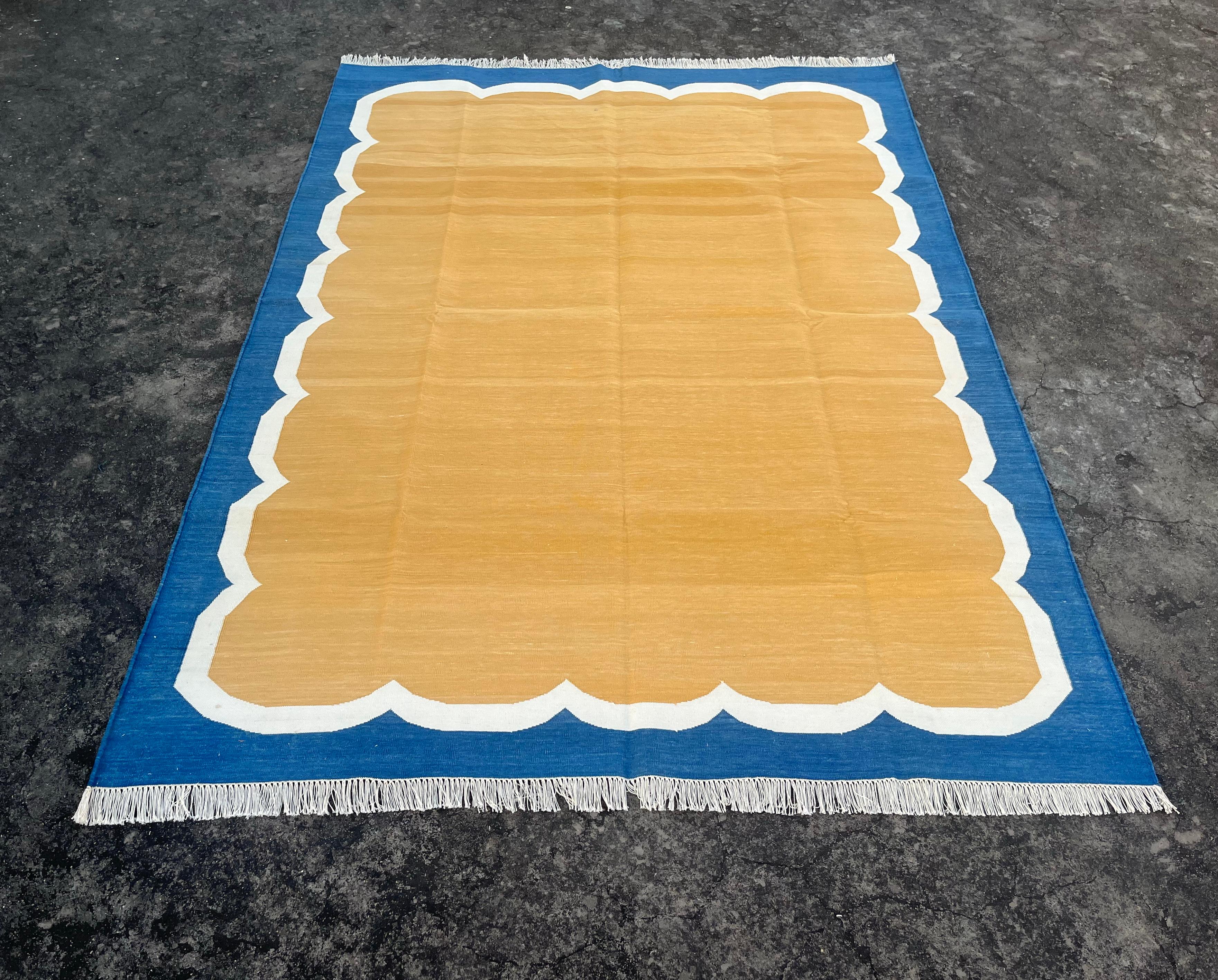 Handmade Cotton Area Flat Weave Rug, 5x7 Yellow And Blue Scallop Indian Dhurrie For Sale 2