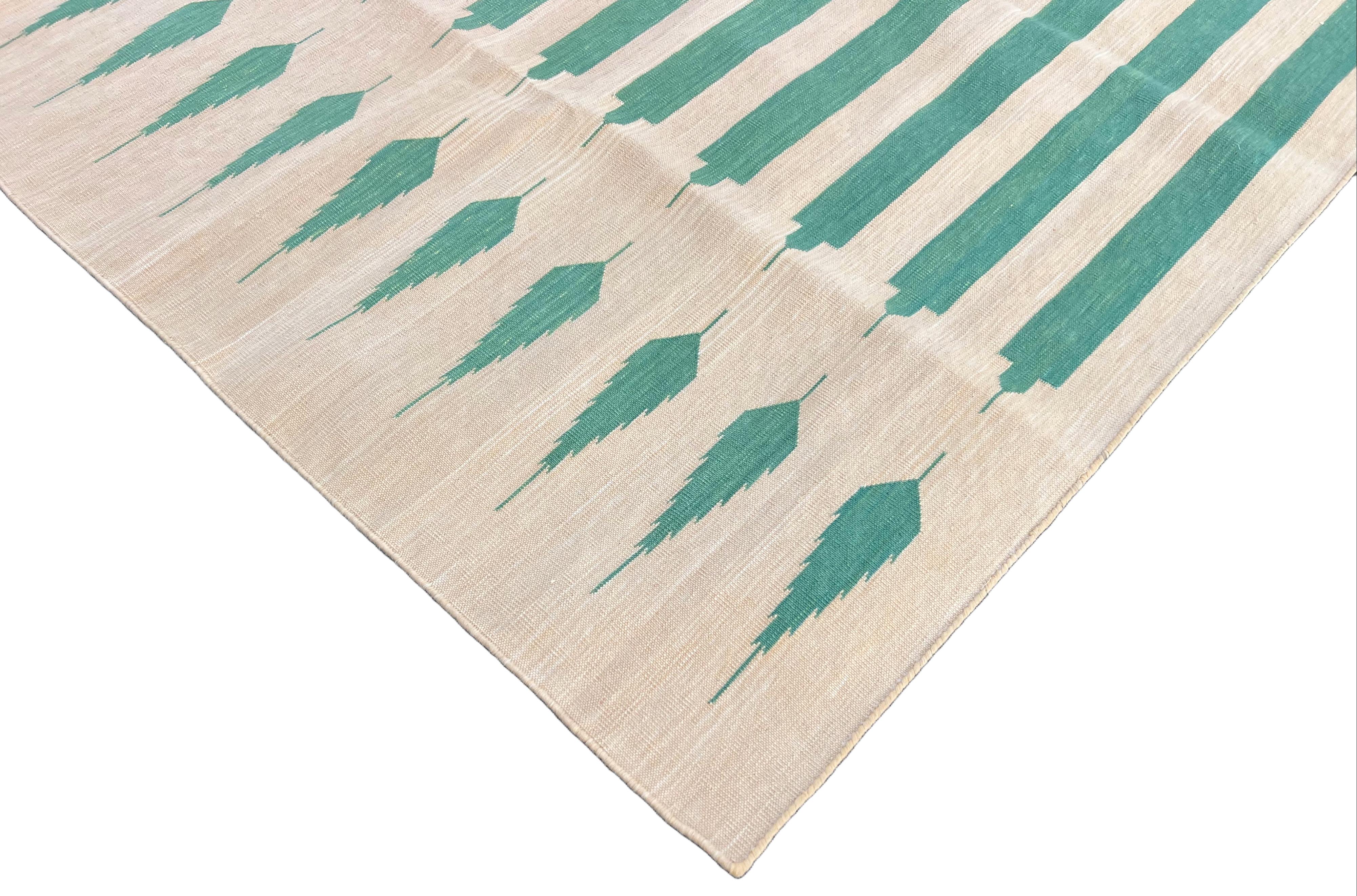 Tappeto a tessitura piatta in cotone fatto a mano, 5x7 a righe gialle e blu, indiano Dhurrie in vendita 2