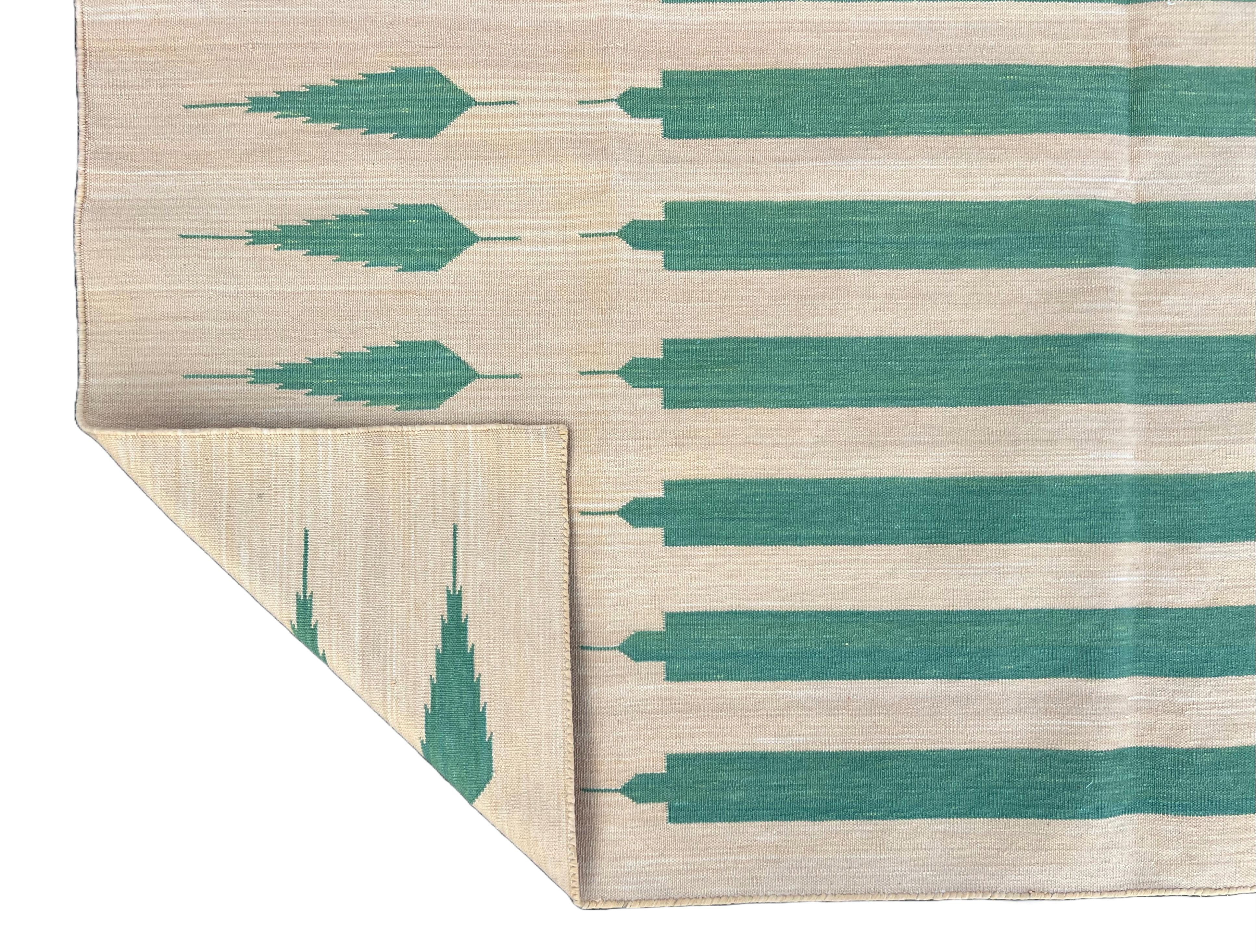Indiano Tappeto a tessitura piatta in cotone fatto a mano, 5x7 a righe gialle e blu, indiano Dhurrie in vendita