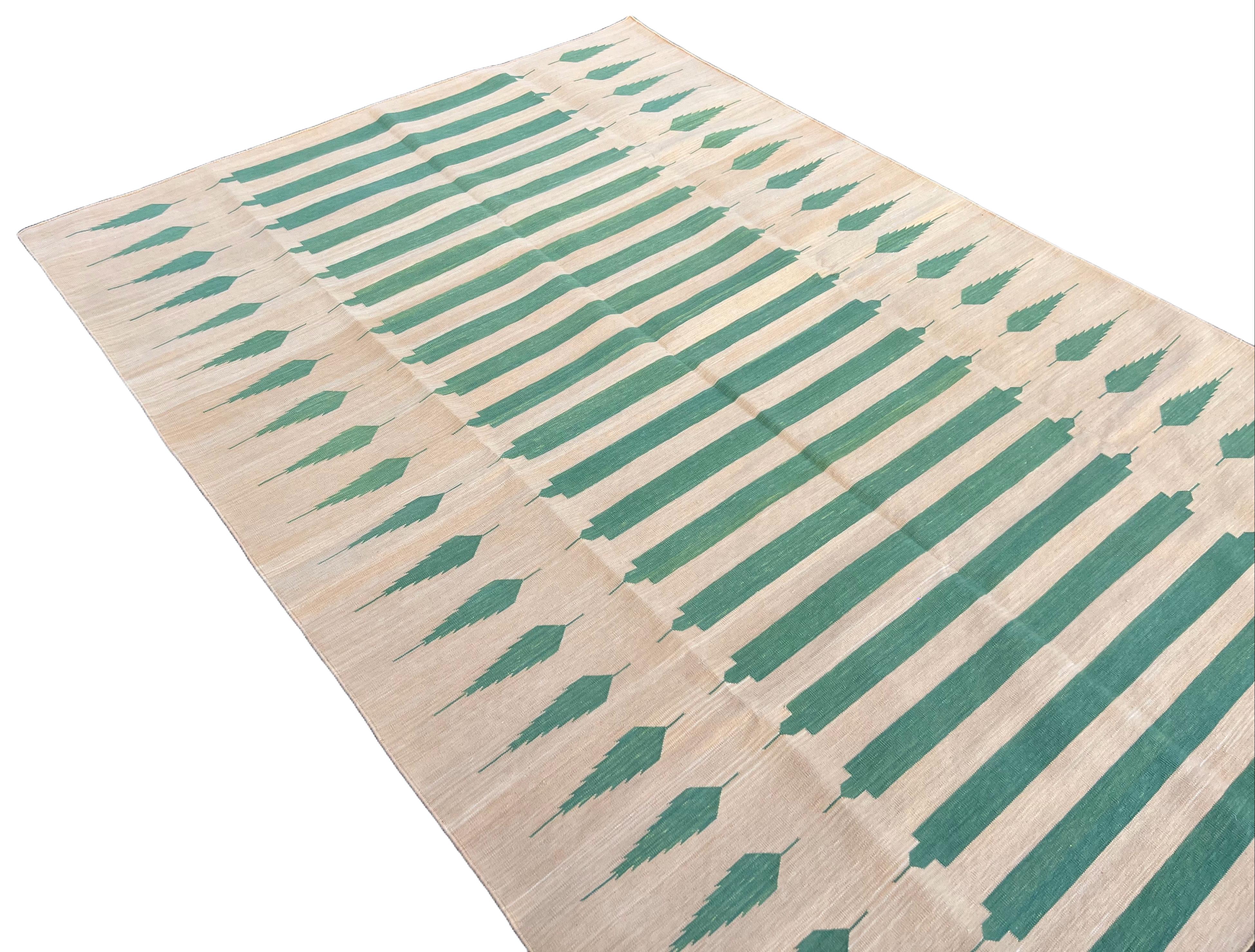Cotone Tappeto a tessitura piatta in cotone fatto a mano, 5x7 a righe gialle e blu, indiano Dhurrie in vendita