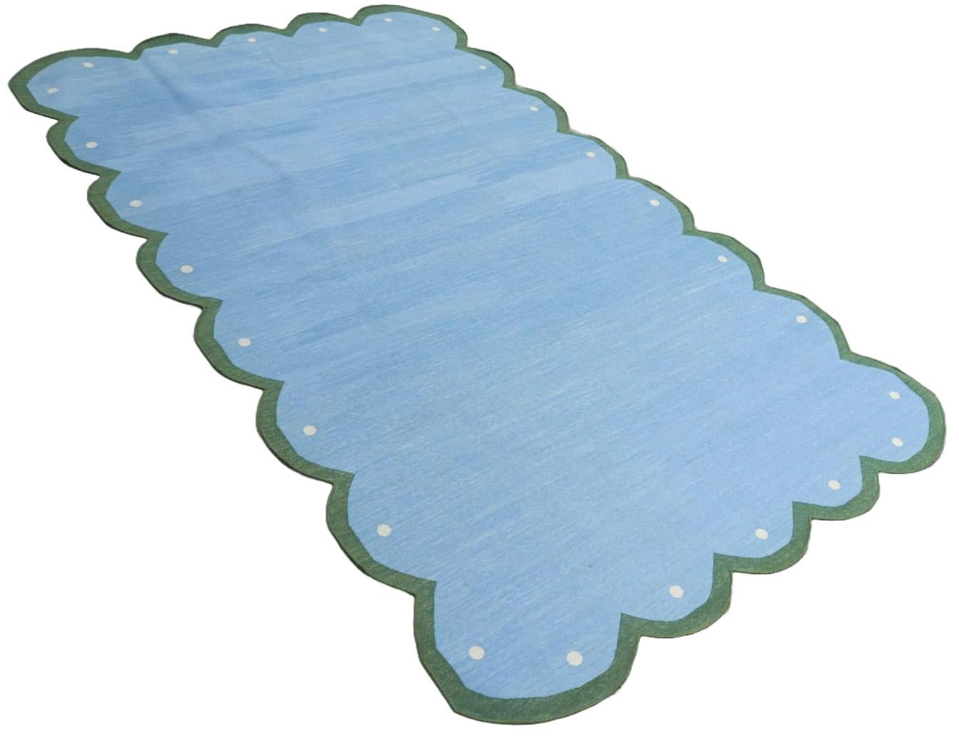 Handgefertigter flacher Baumwollteppich mit Flachgewebe, 5x8 Blauer und grüner Wellenschliff indischer Dhurrie im Angebot 5