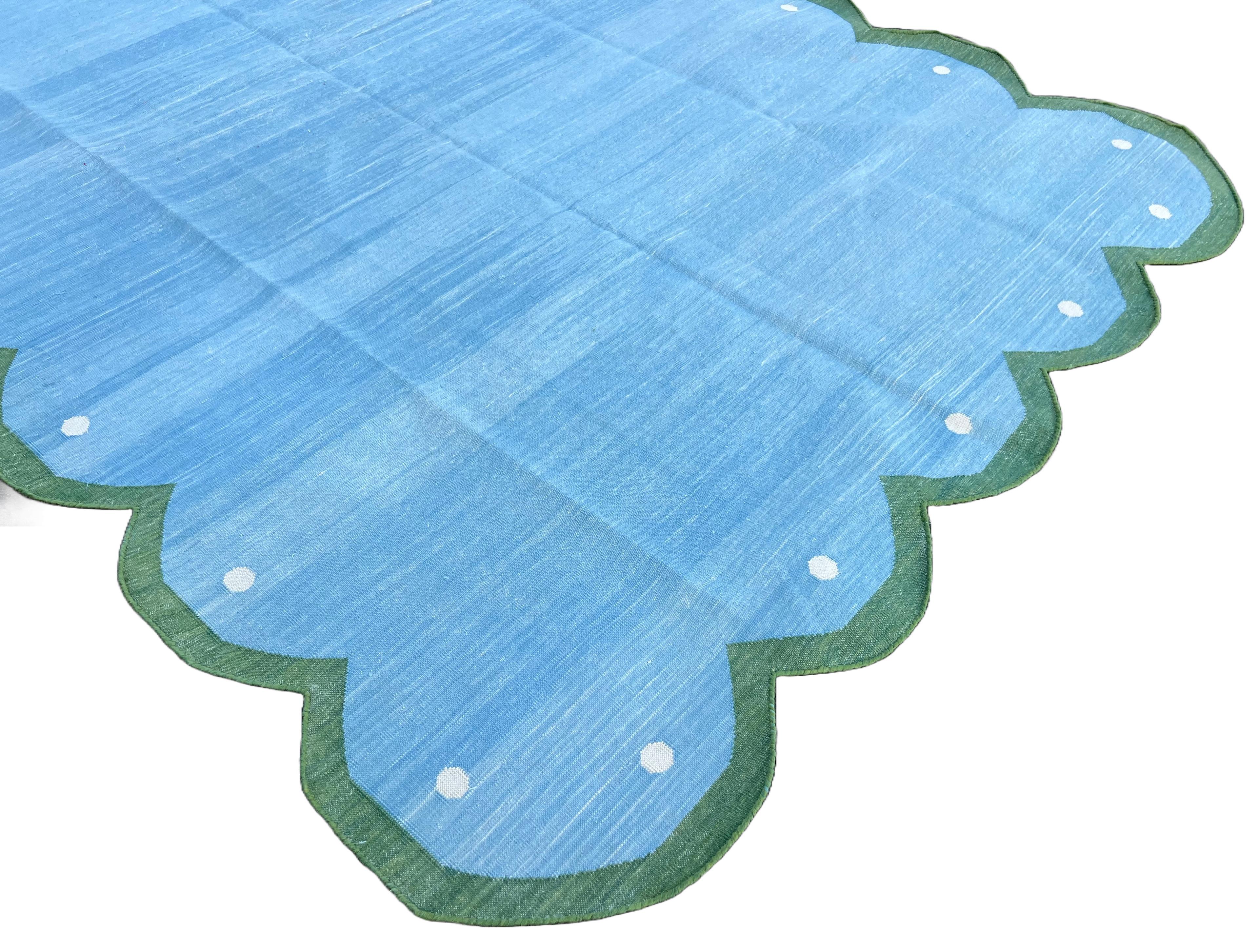 Handgefertigter flacher Baumwollteppich mit Flachgewebe, 5x8 Blauer und grüner Wellenschliff indischer Dhurrie (Moderne der Mitte des Jahrhunderts) im Angebot