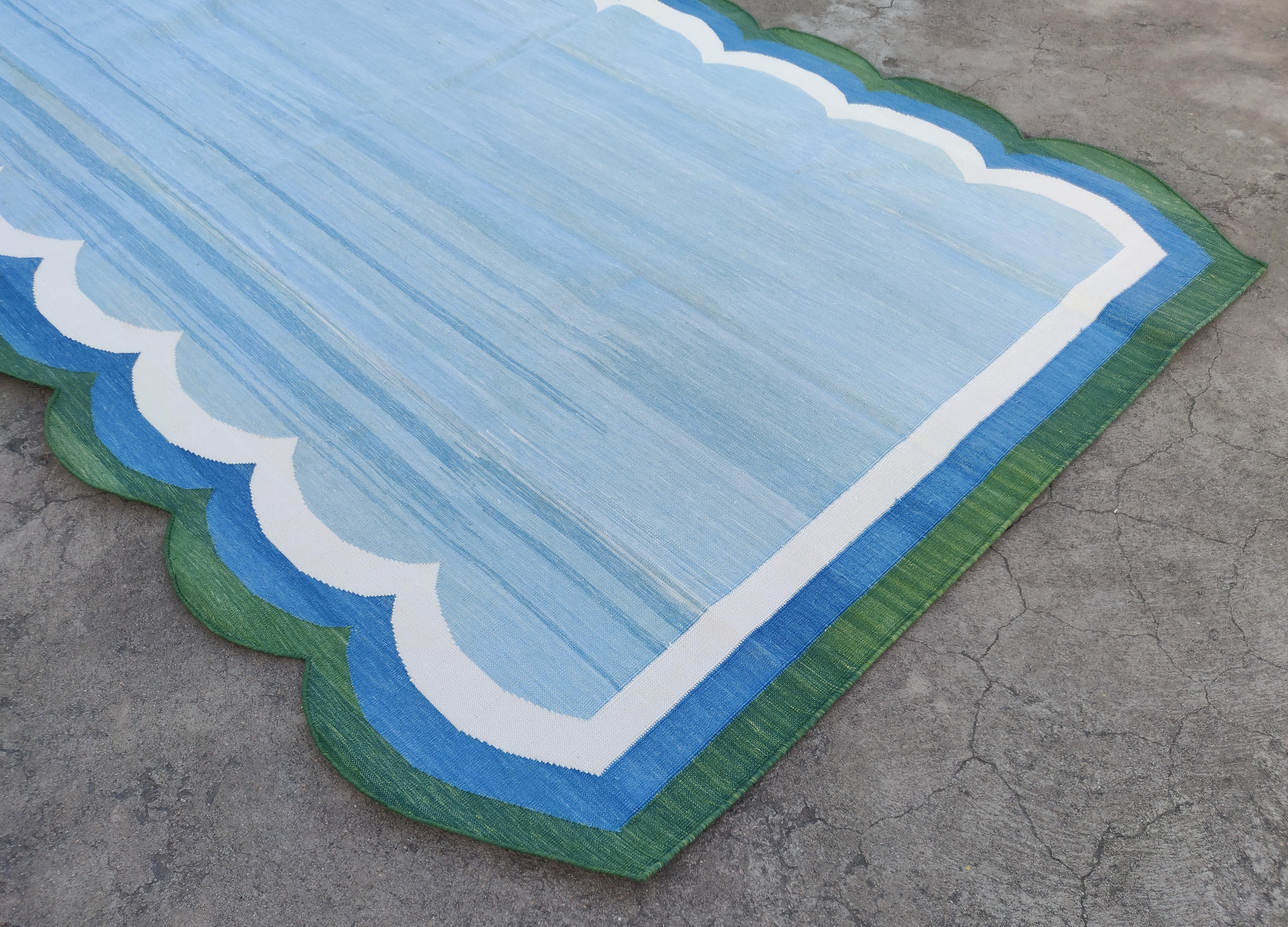 Handmade Cotton Area Flat Weave Rug, 5x8 Blue And Green Scalloped Indian Dhurrie In New Condition For Sale In Jaipur, IN