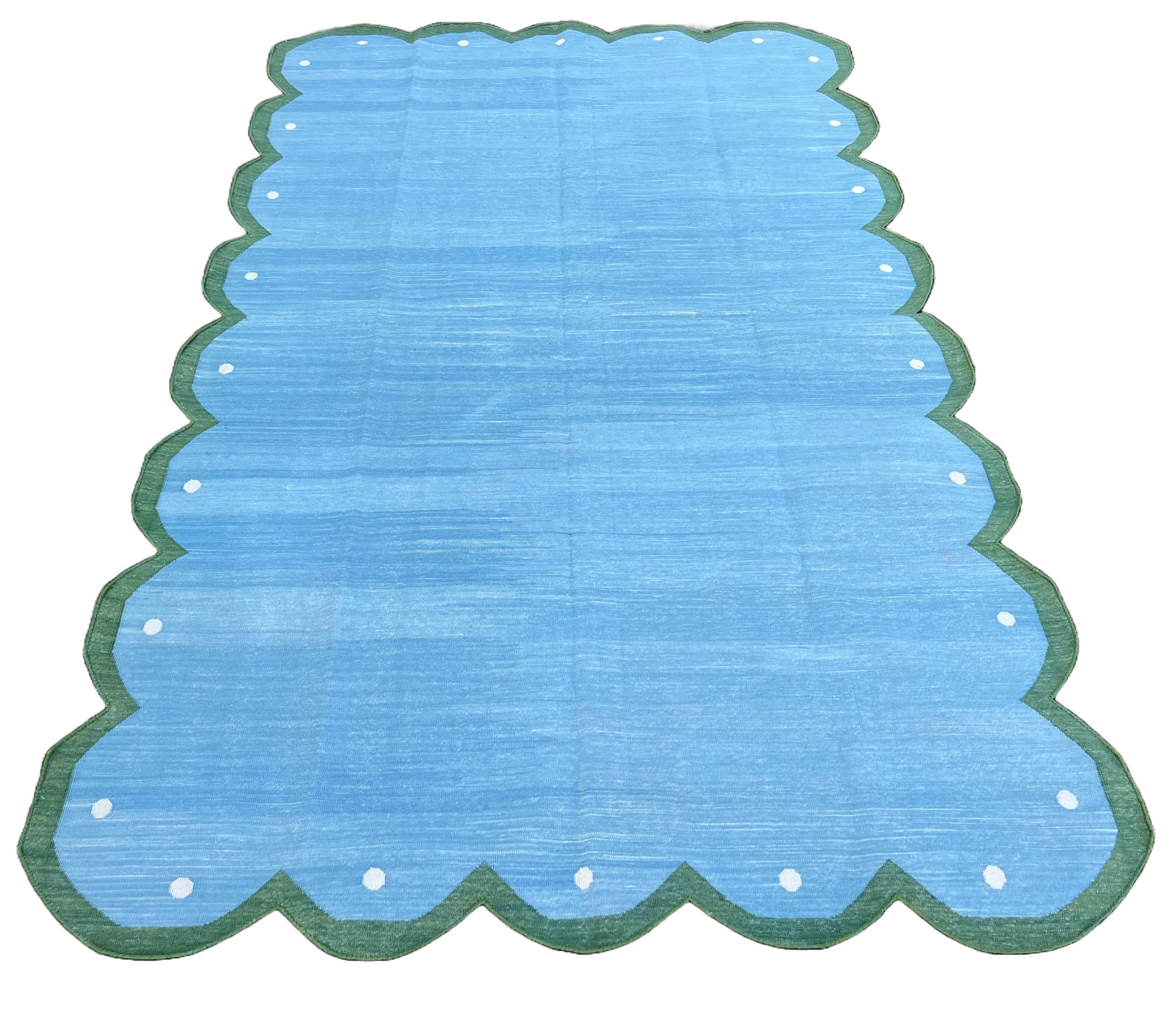 Handgefertigter flacher Baumwollteppich mit Flachgewebe, 5x8 Blauer und grüner Wellenschliff indischer Dhurrie (Handgewebt) im Angebot