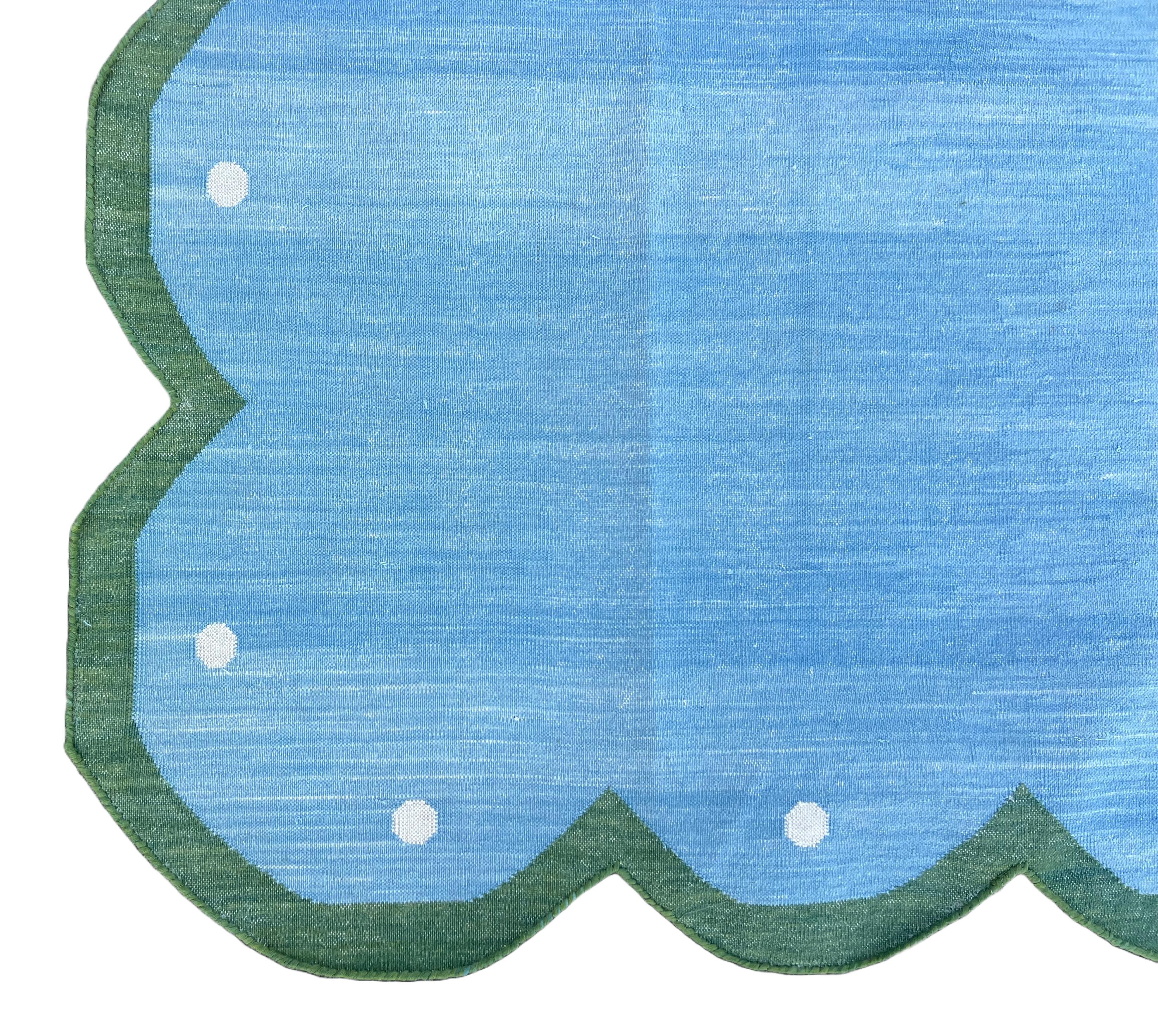 Handgefertigter flacher Baumwollteppich mit Flachgewebe, 5x8 Blauer und grüner Wellenschliff indischer Dhurrie (21. Jahrhundert und zeitgenössisch) im Angebot