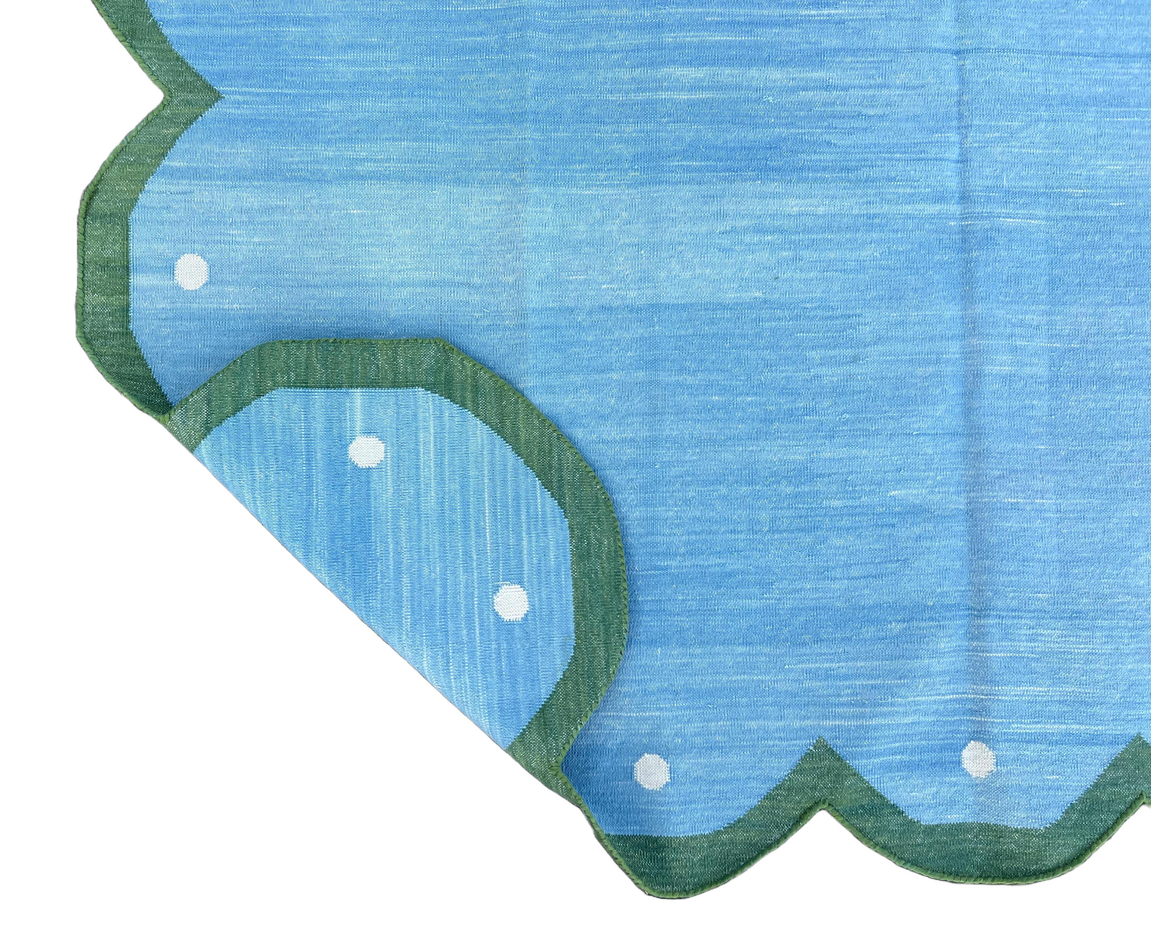 Handgefertigter flacher Baumwollteppich mit Flachgewebe, 5x8 Blauer und grüner Wellenschliff indischer Dhurrie (Baumwolle) im Angebot