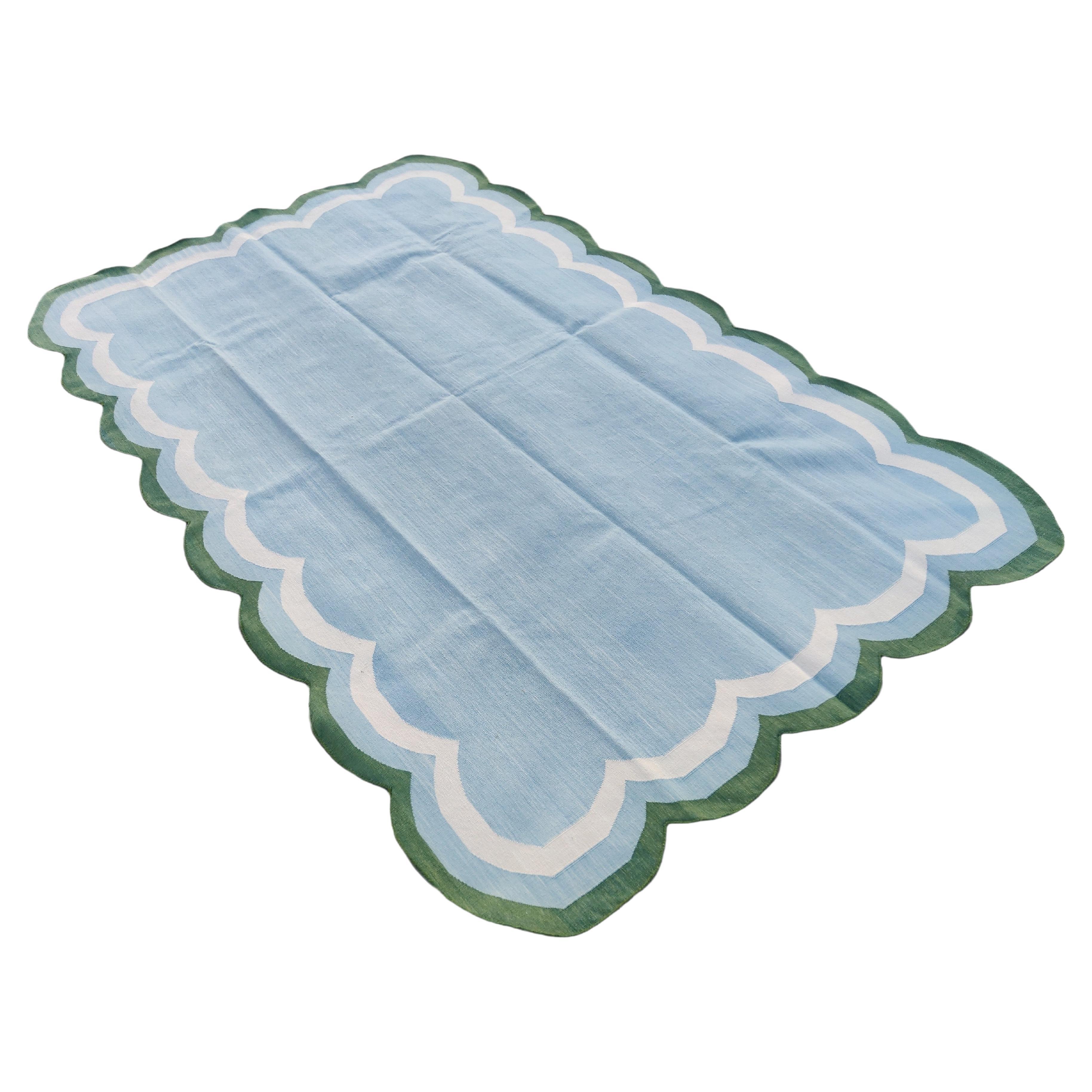 Handgefertigter Flachgewebe-Teppich aus Baumwolle, 5x8 Blauer und grüner, gewellter Kelim Dhurrie mit Wellenschliff