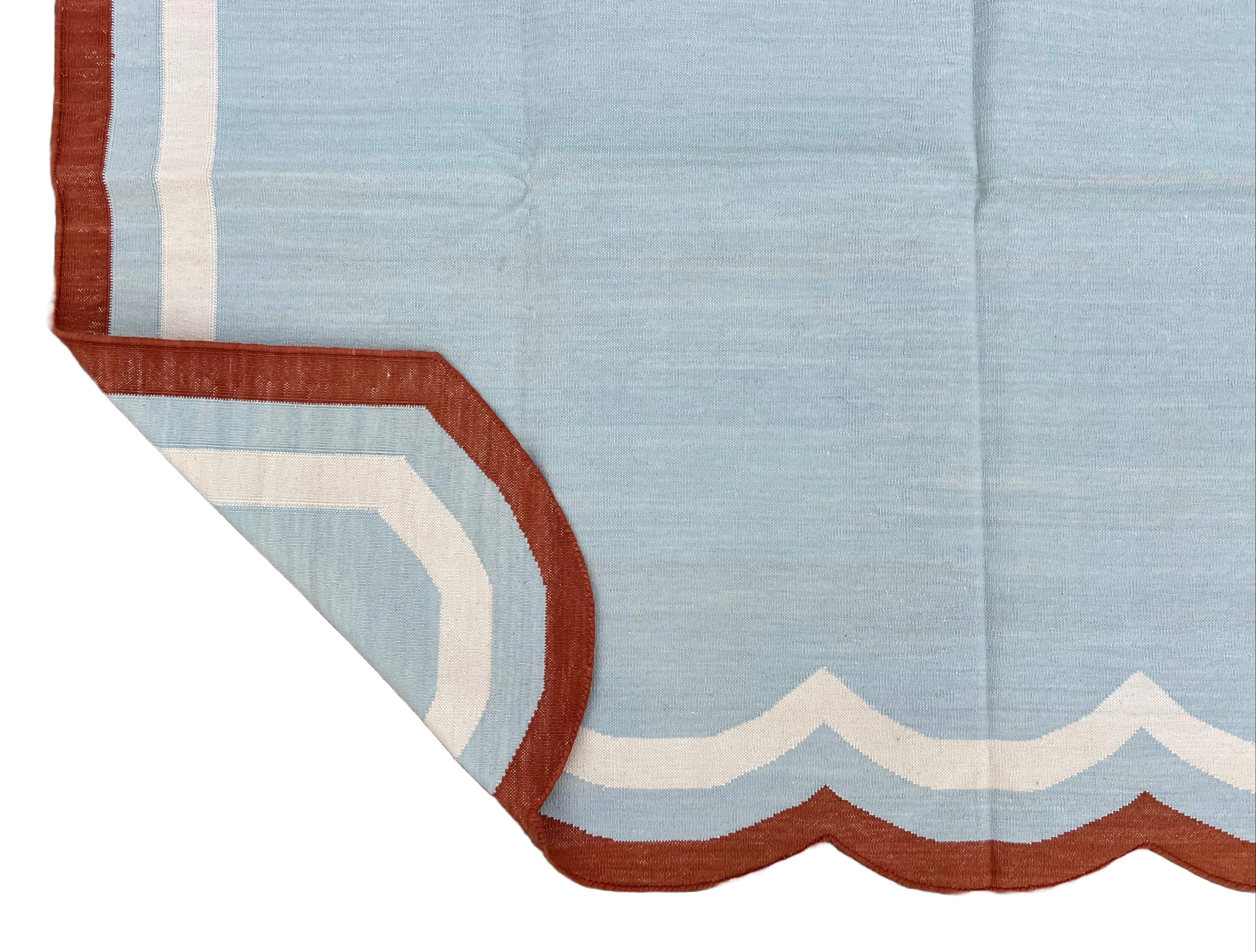 Mid-Century Modern Handmade Cotton Area Flat Weave Rug, 5x8 Blue And Red Scalloped Indian Dhurrie For Sale