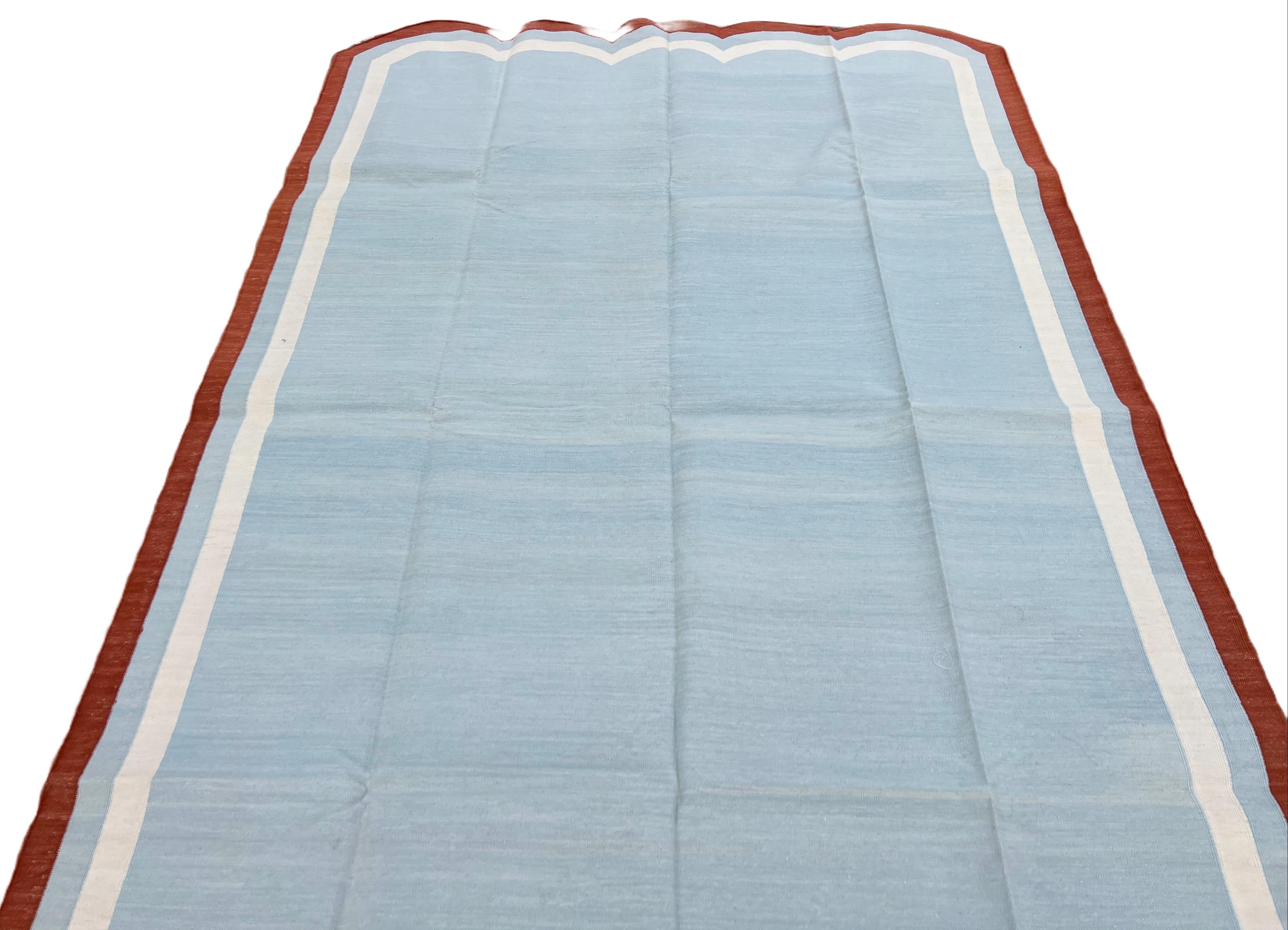 Handmade Cotton Area Flat Weave Rug, 5x8 Blue And Red Scalloped Indian Dhurrie In New Condition For Sale In Jaipur, IN