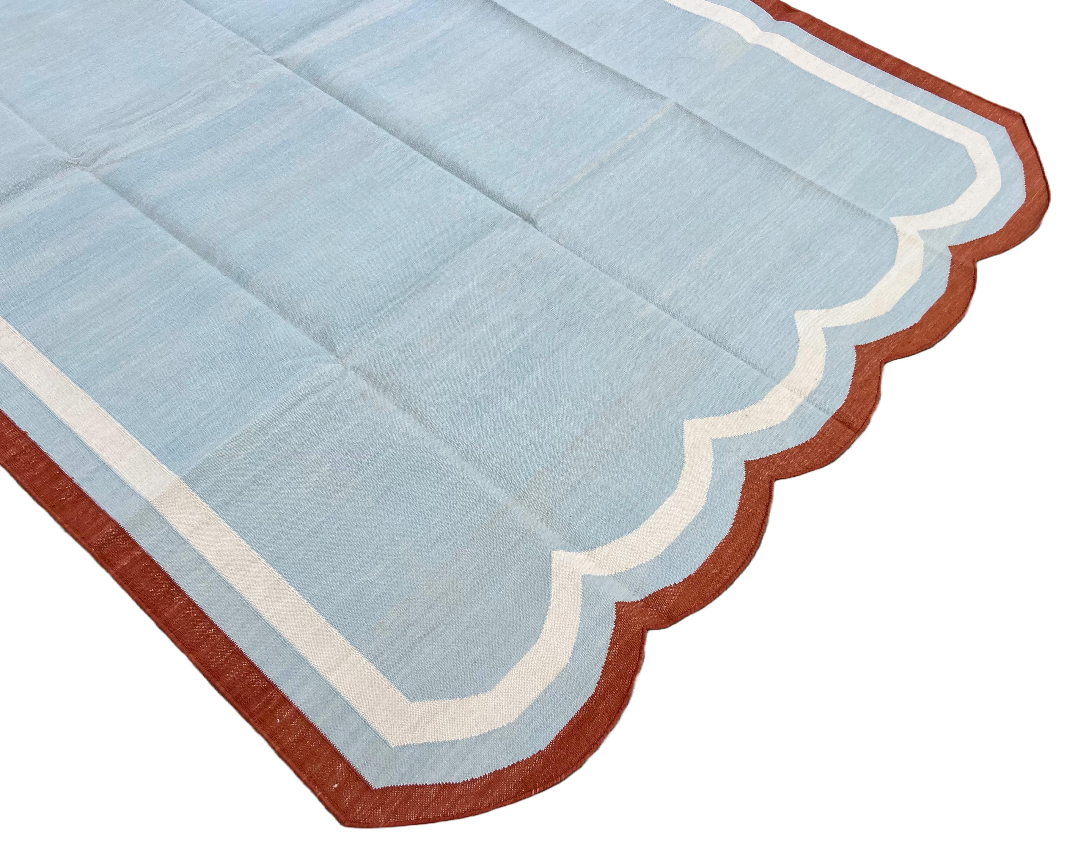 Handmade Cotton Area Flat Weave Rug, 5x8 Blue And Red Scalloped Indian Dhurrie For Sale 2