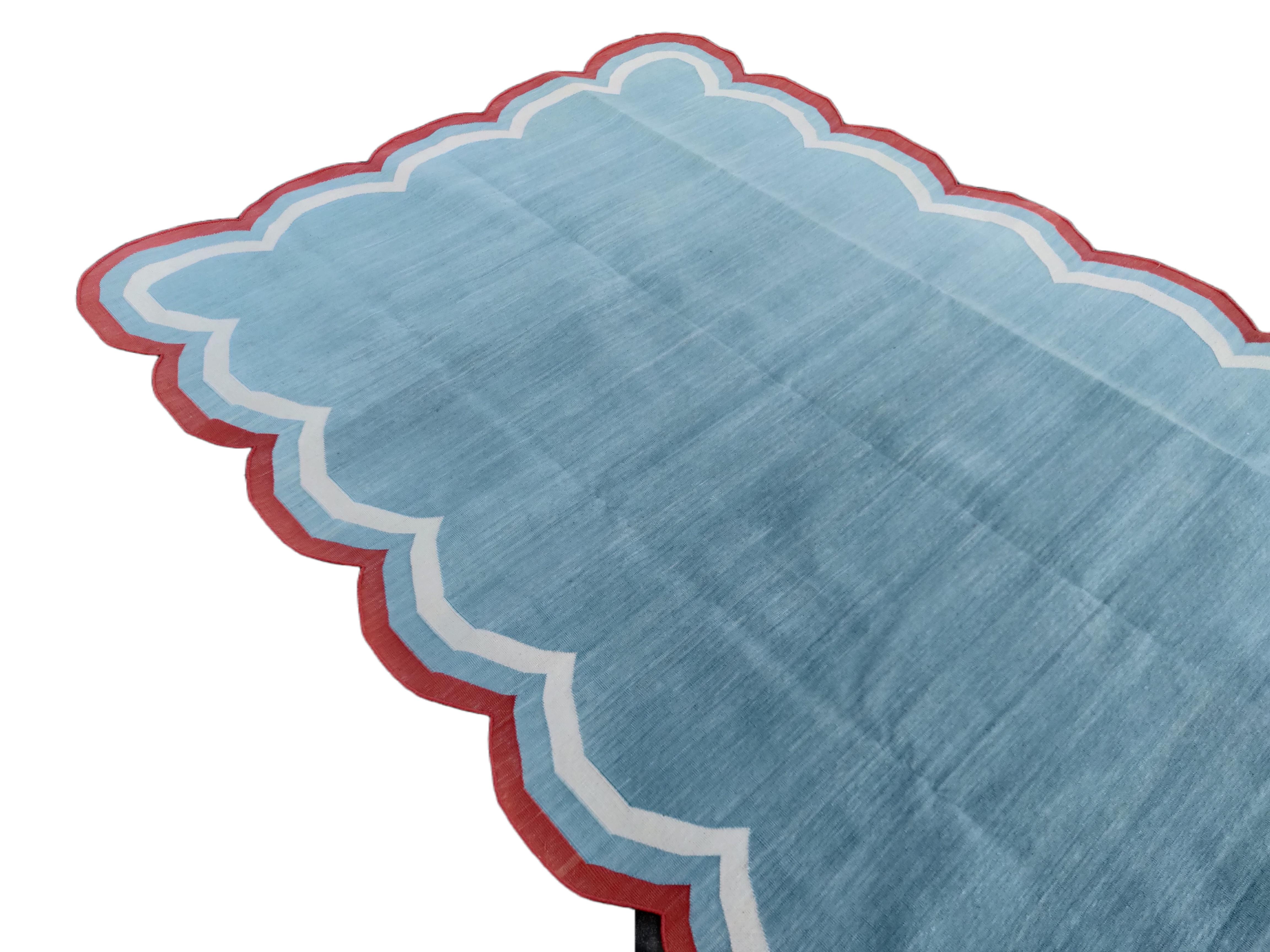 Handgefertigter flacher Baumwollteppich mit Flachgewebe, 5x8 Blauer und roter Wellenschliff Kelim Dhurrie (Handgewebt) im Angebot