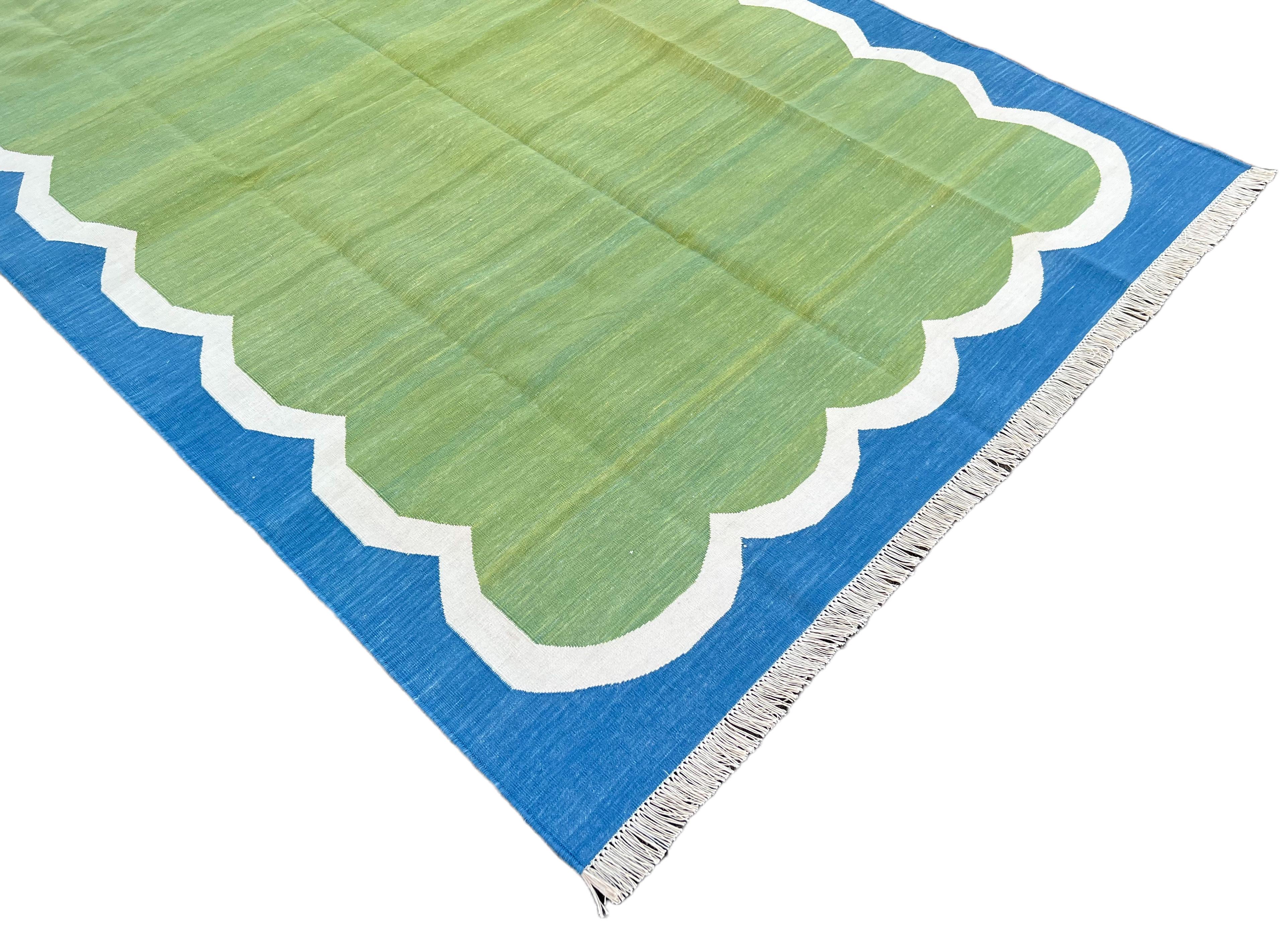 Handmade Cotton Area Flat Weave Rug, 5x8 Green And Blue Scalloped Indian Dhurrie In New Condition For Sale In Jaipur, IN