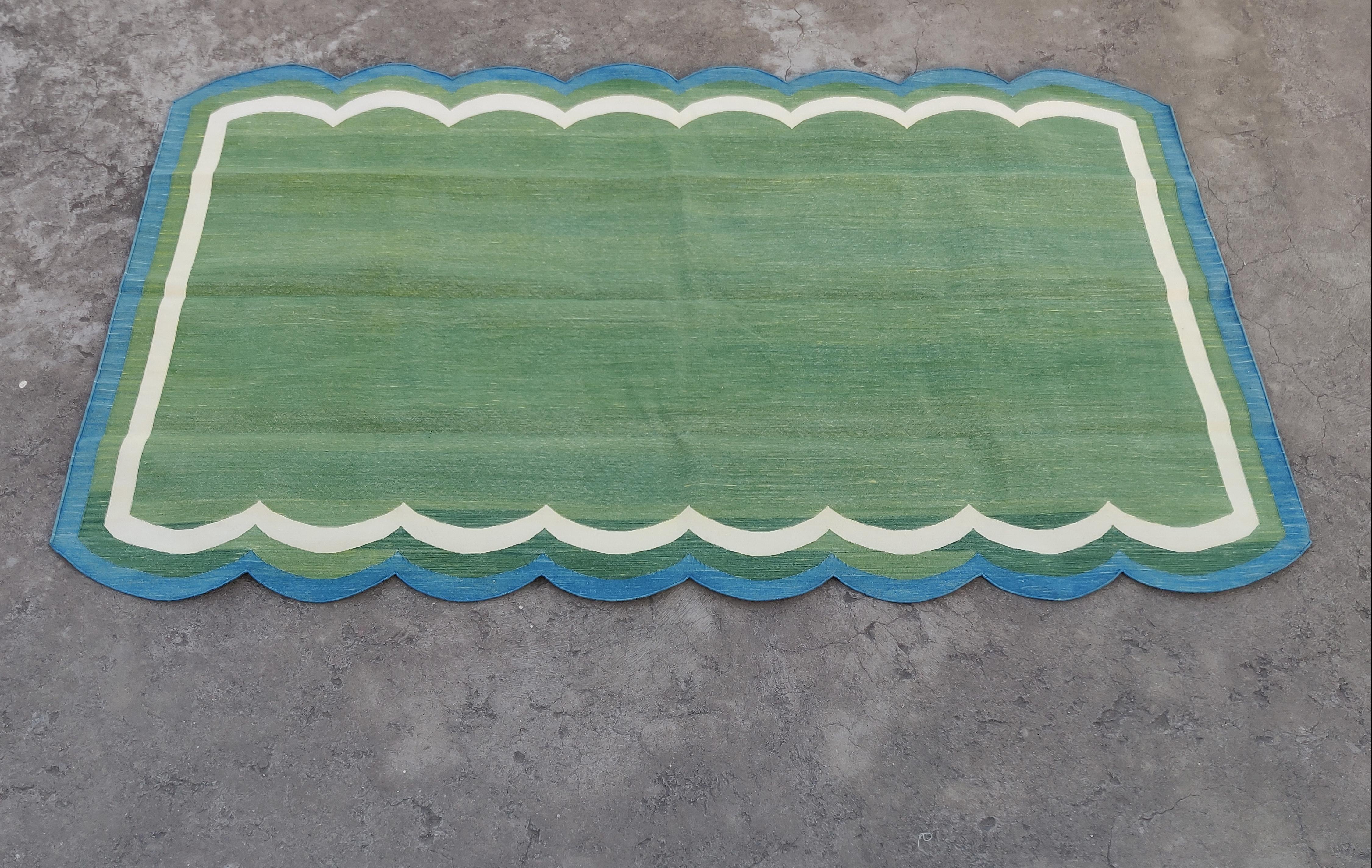 Handmade Cotton Area Flat Weave Rug, 5x8 Green And Blue Scalloped Stripe Dhurrie In New Condition For Sale In Jaipur, IN