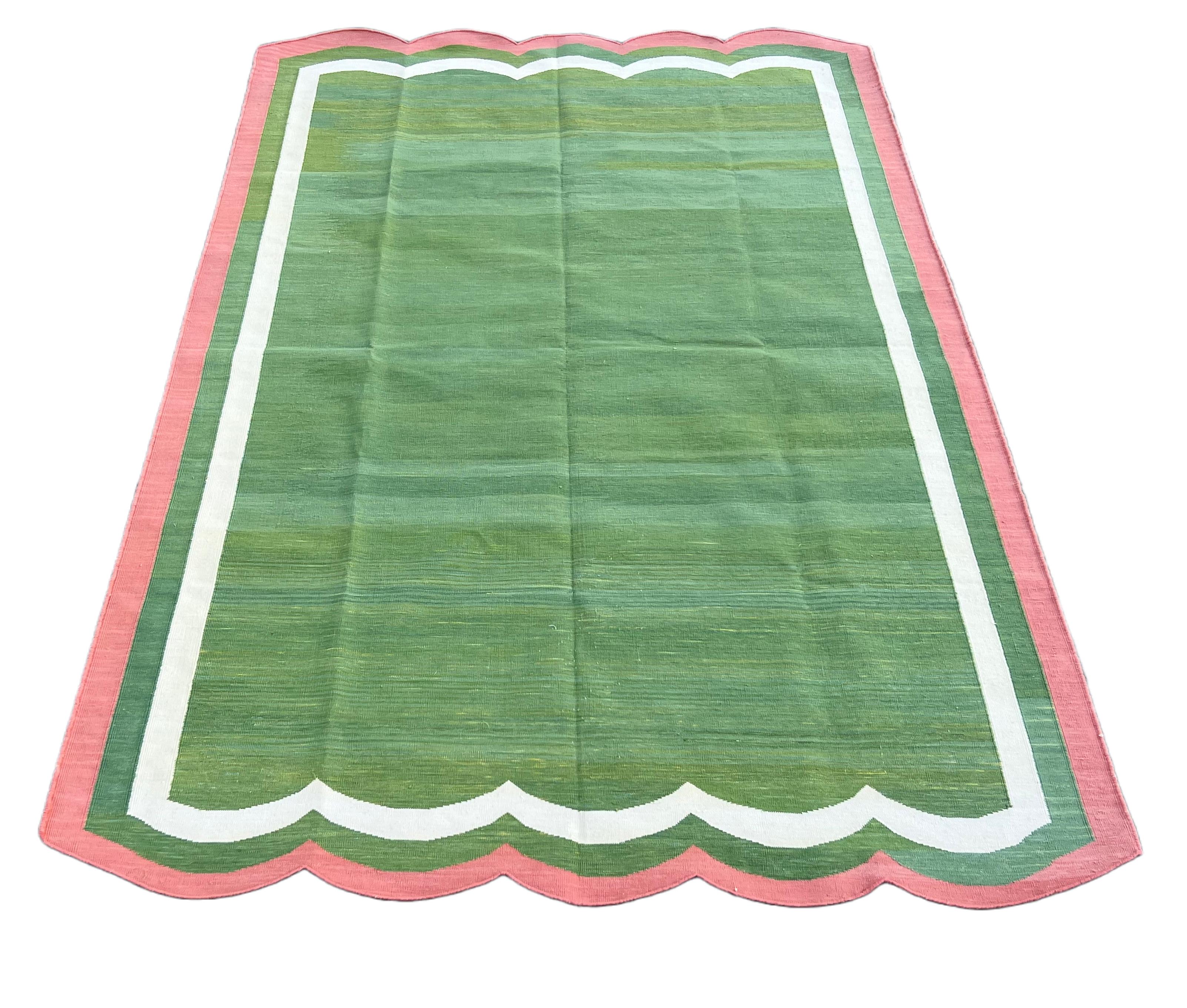 Handmade Cotton Area Flat Weave Rug, 5x8 Green And Pink Scalloped Kilim Dhurrie In New Condition For Sale In Jaipur, IN