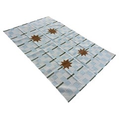 Tappeto in cotone fatto a mano a trama piatta, 5x8, bianco e beige, con motivo a stelle e strisce, Dhurrie indiano